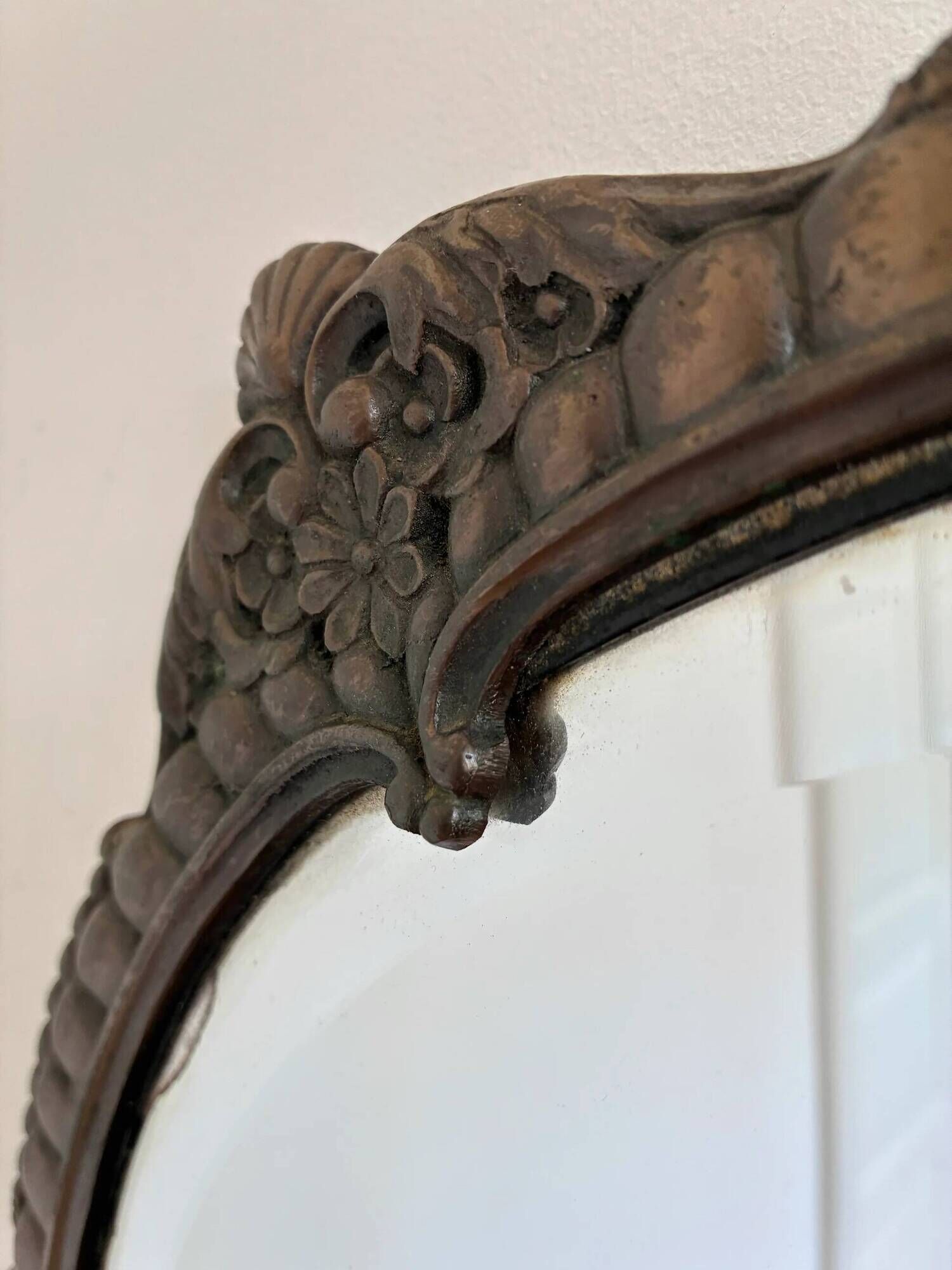 Vintage Italian Baroque Revival round wall mirror