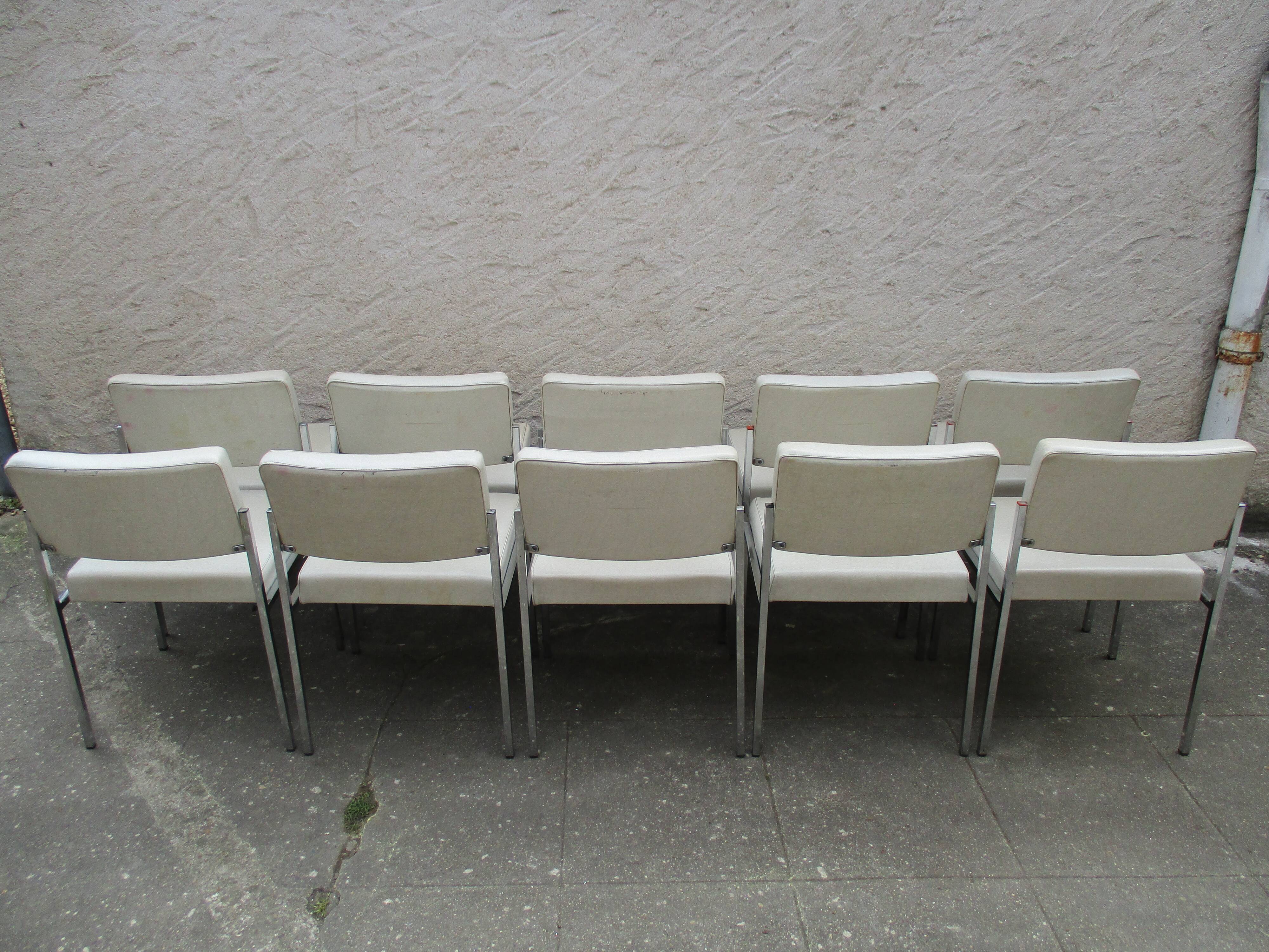 Lot of 10 chairs Strafor 70s