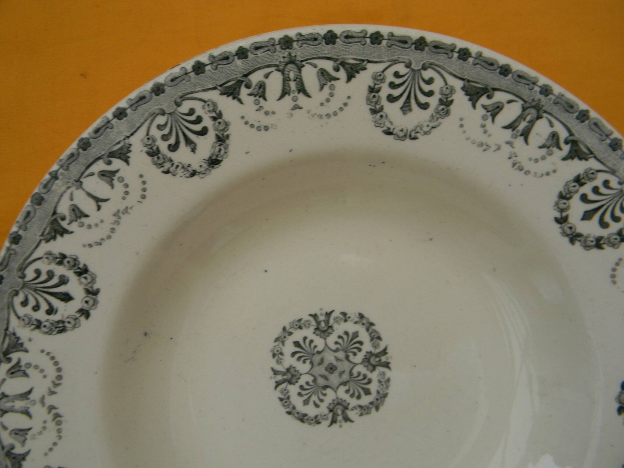 Set of 6 deep earthenware plates from CHOISY LE ROI Boulenger. IENA model.