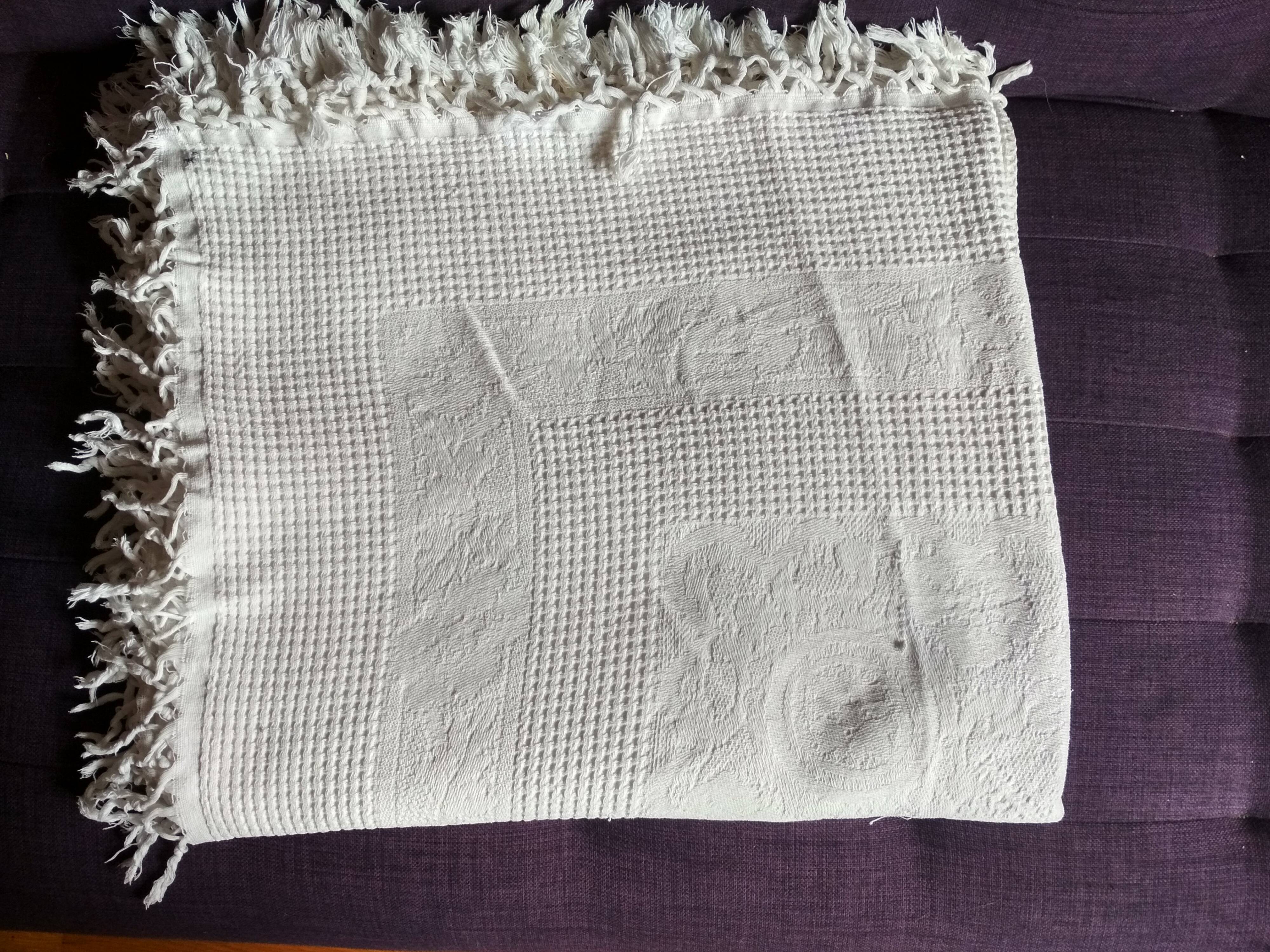 Bedspread in woven white cotton, double bed