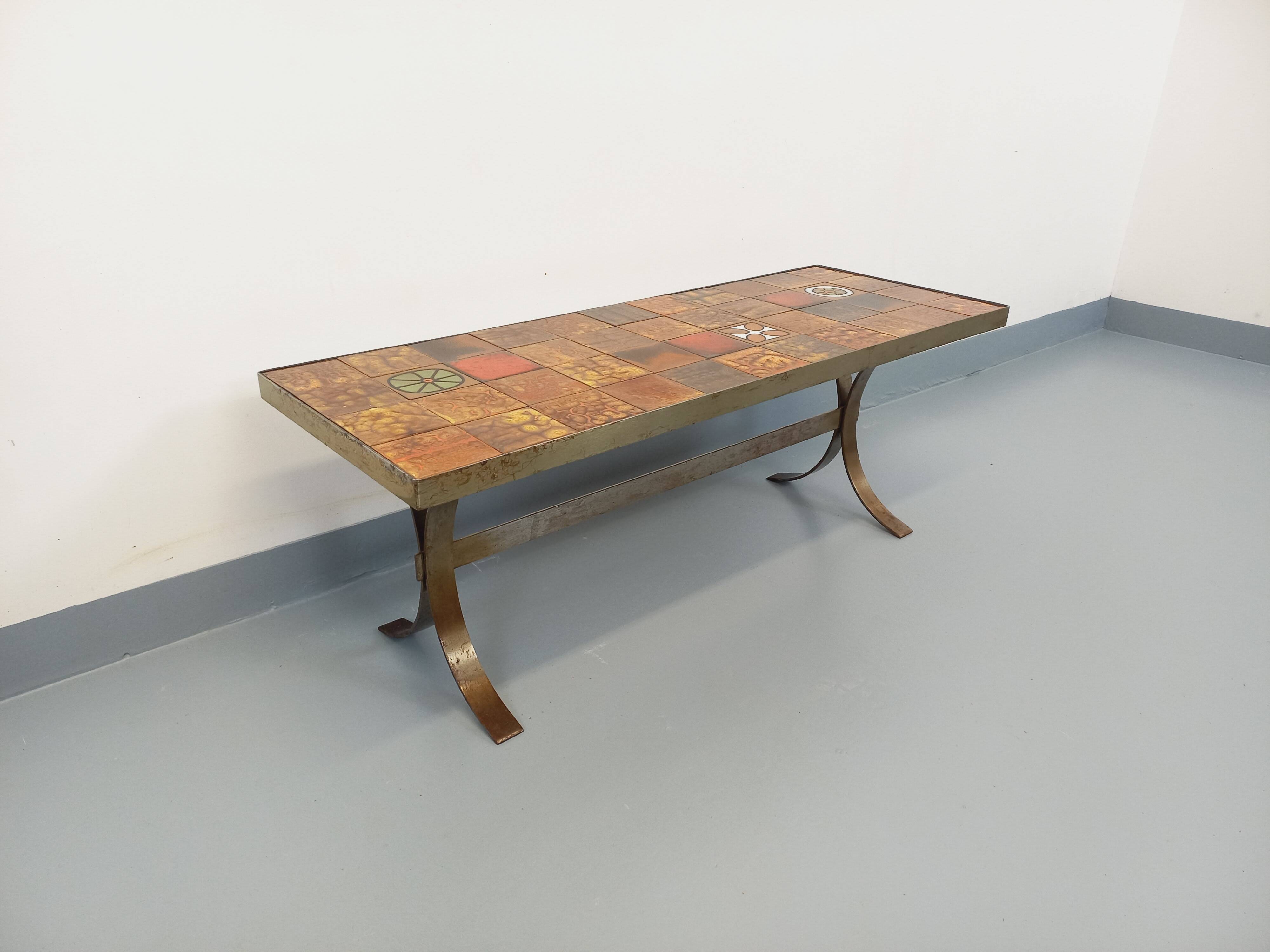 Vintage rectangular coffee table by Roche-Bobois in steel and ceramic.