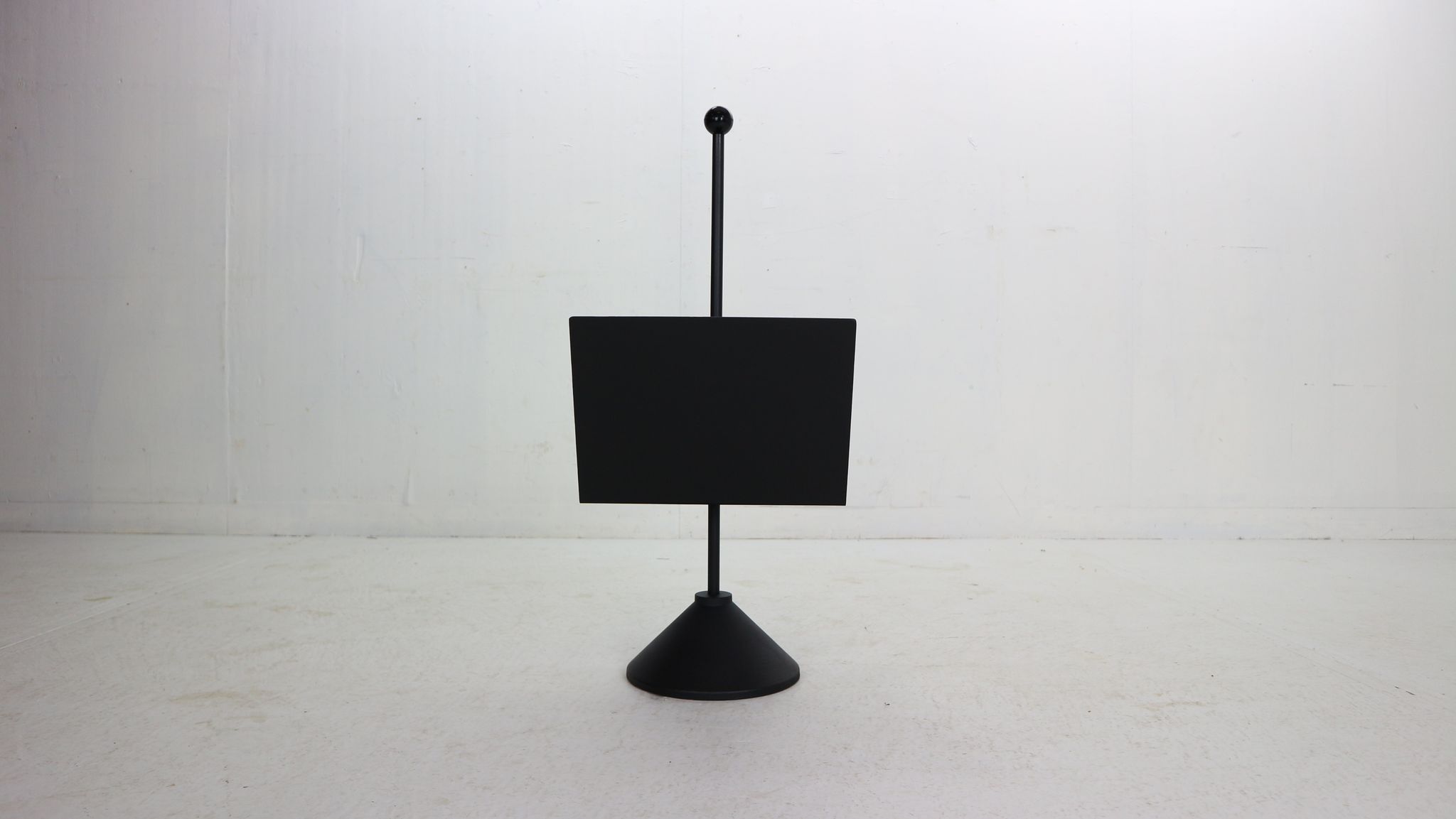 Porada Arredi Black Metal Minimalistic Magazinine Rack, 1980's, Italy
