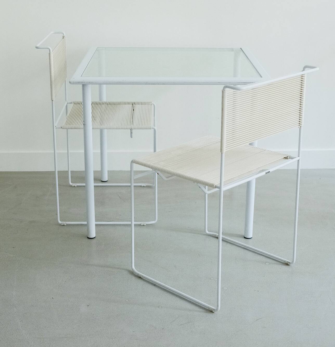 Bellotti table and chairs for Fly line