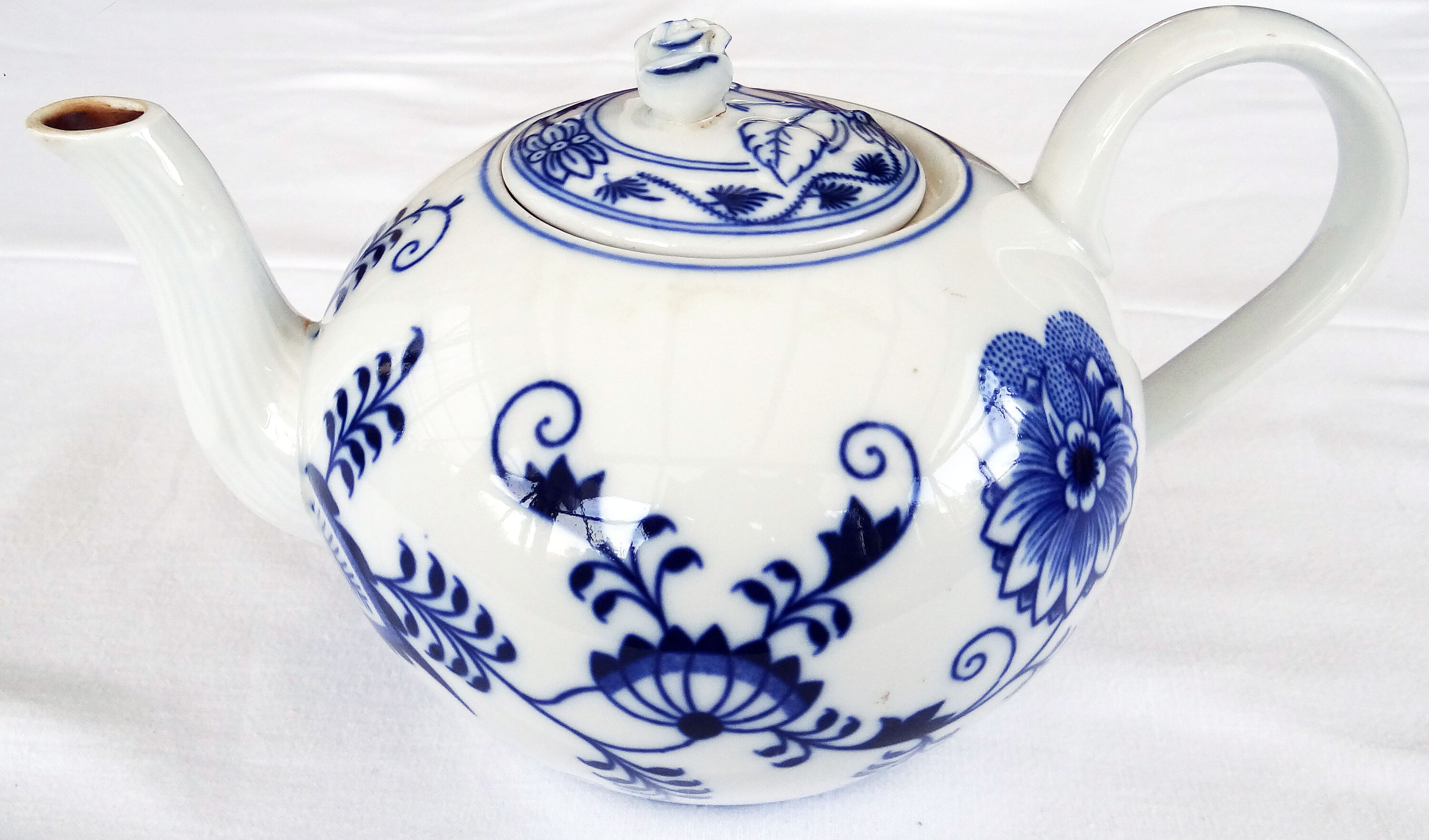 Czech teapot 50 years blue onion