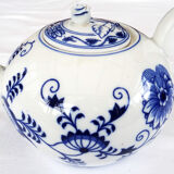 Czech teapot 50 years blue onion