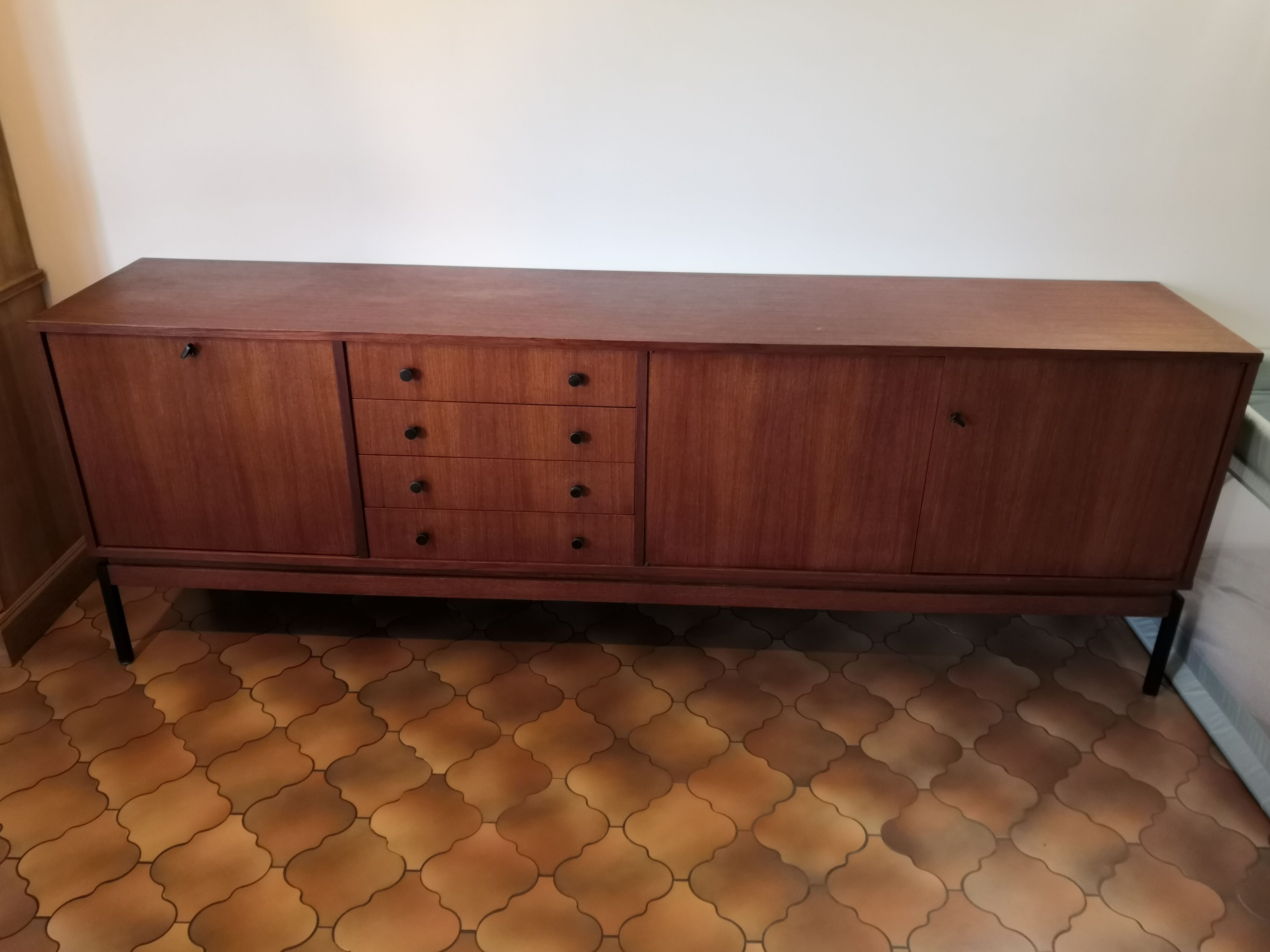 Vintage teak row with metal legs