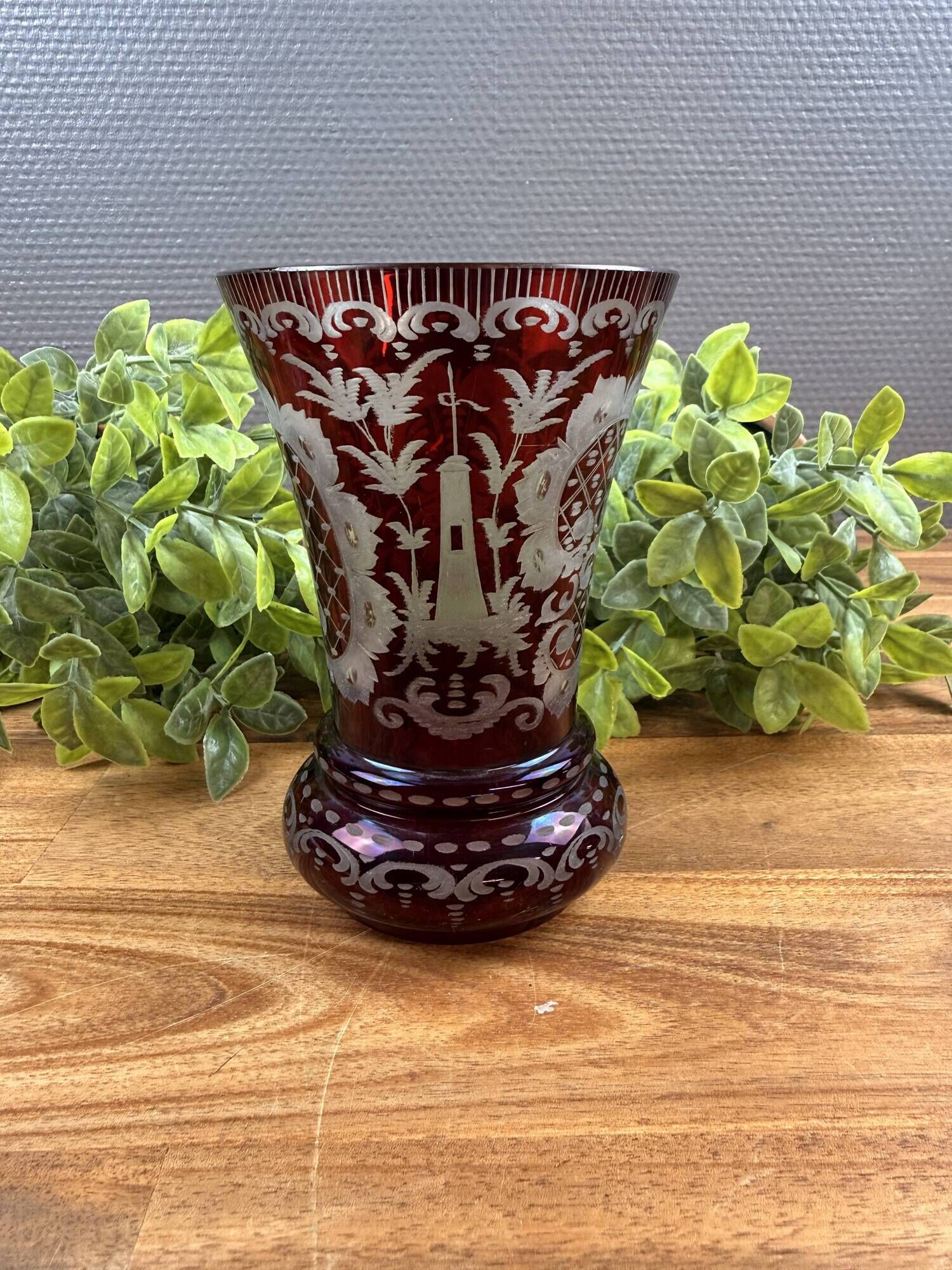 Hand-engraved red Bohemian crystal vase – Floral decoration