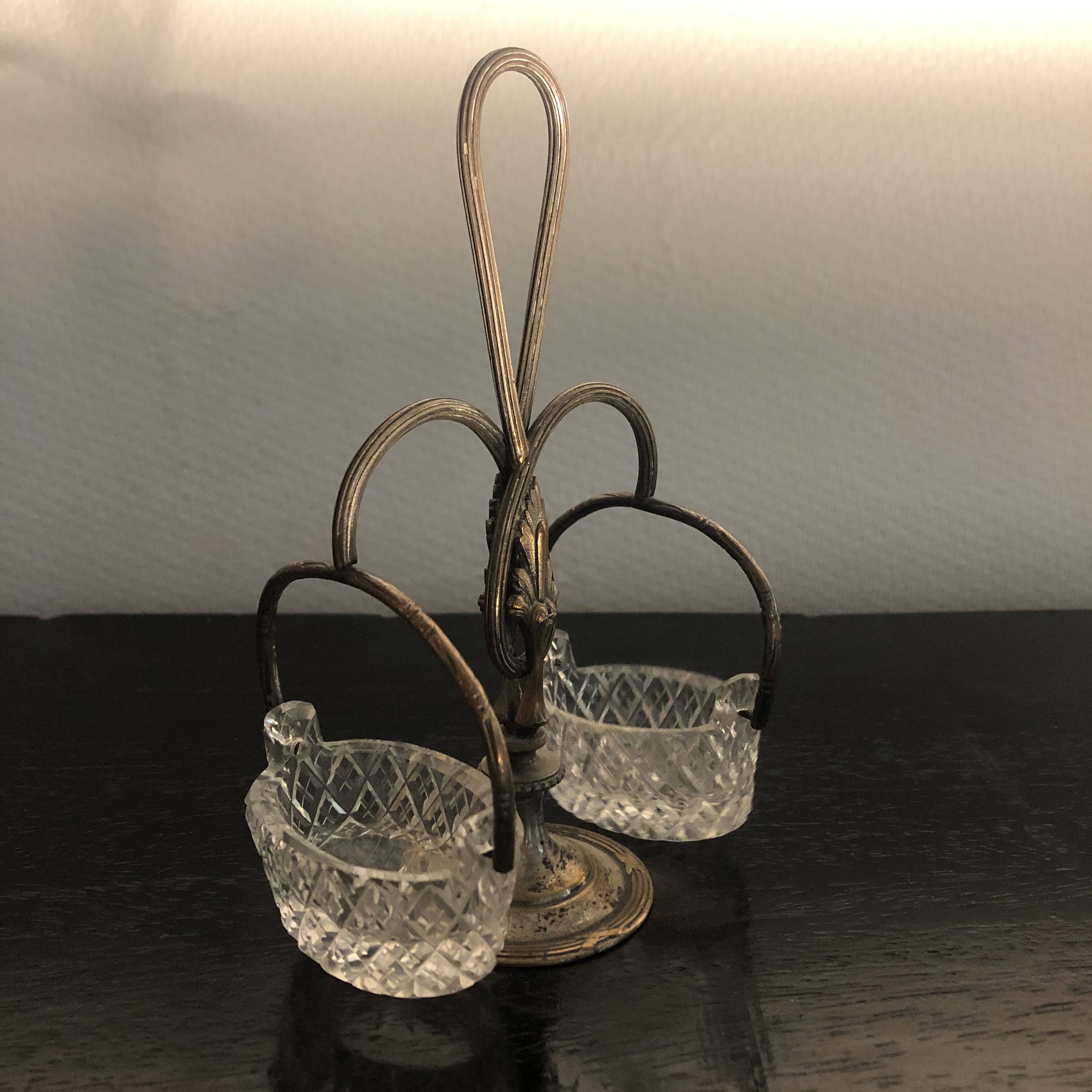 Salt and pepper shaker
