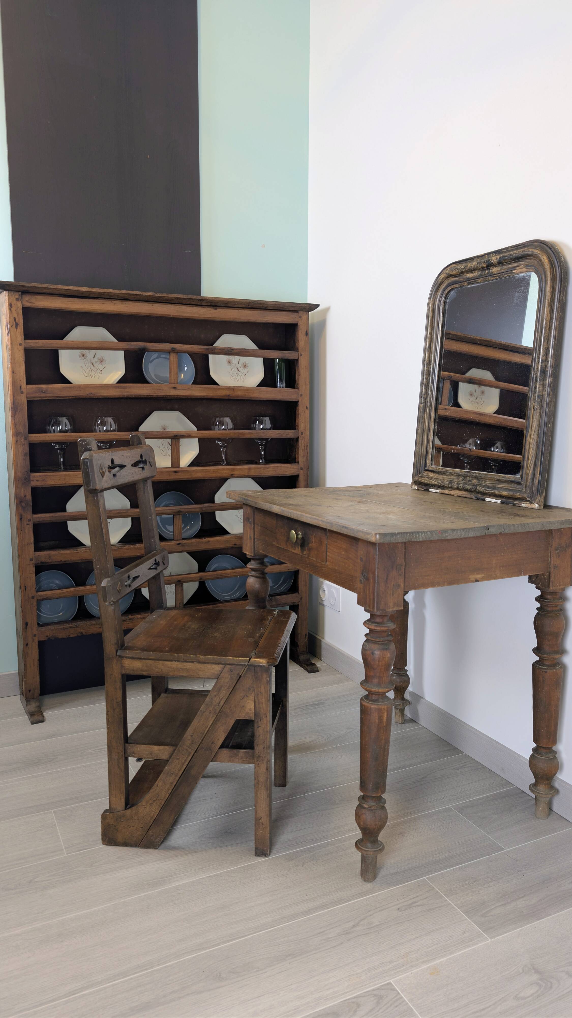 Writing table Napoleon III in solid wood – Authentic charm of the 19th century