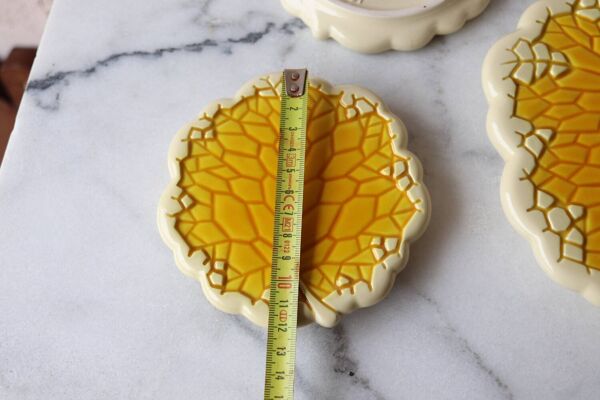 Dessous de plat / bouteille barbotine jaune feuille de vignes