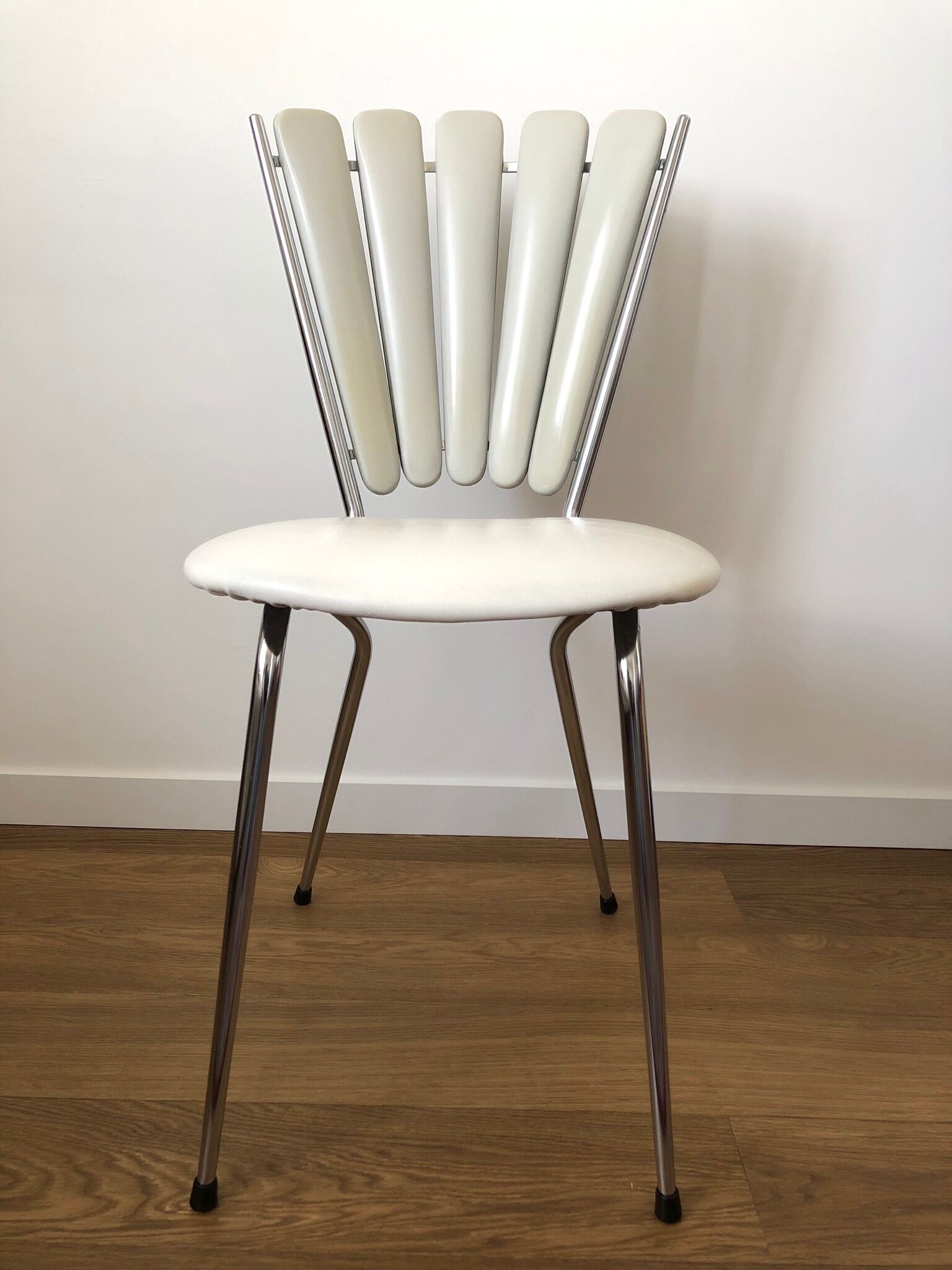 Lot of 4 petal chairs