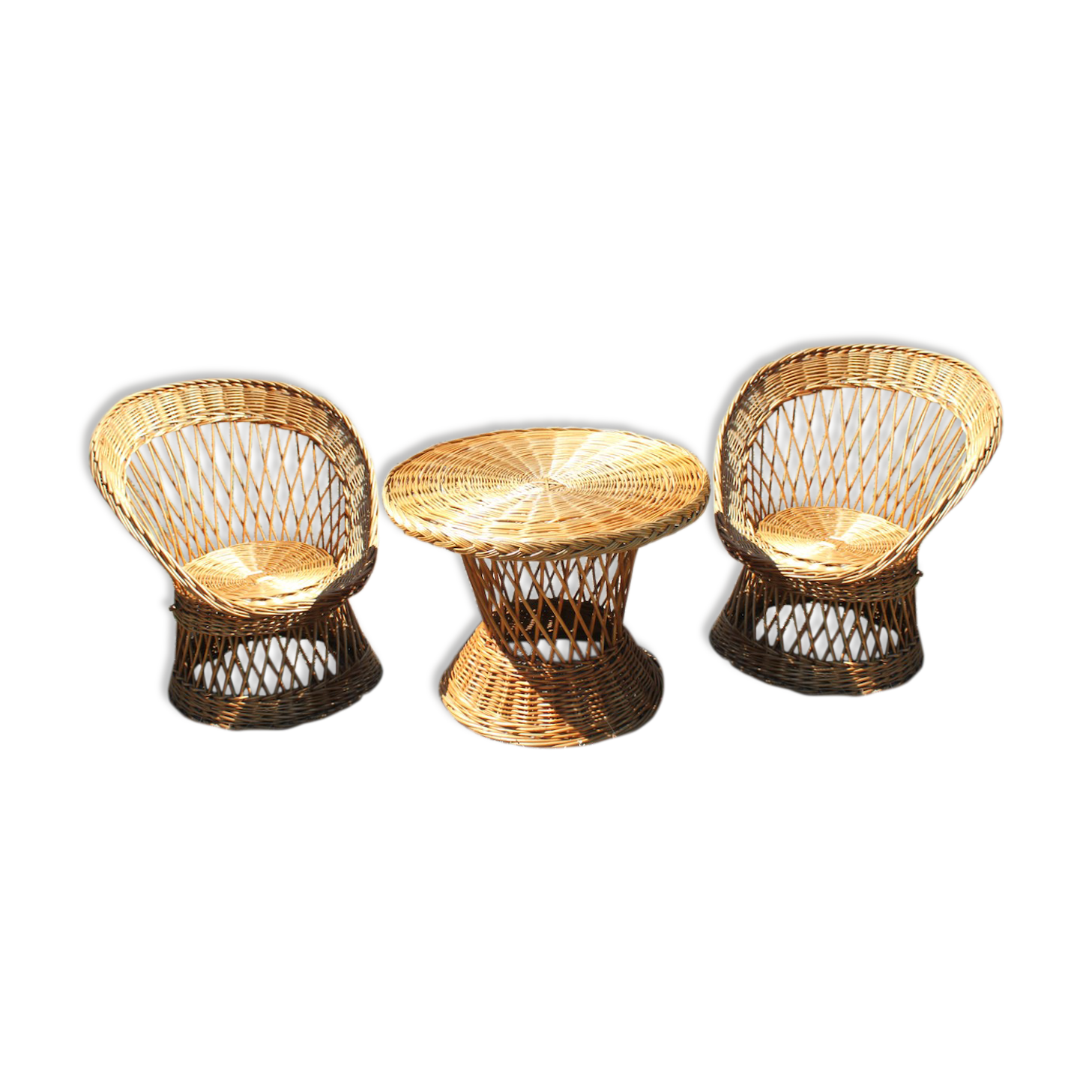 Vintage wicker chairs and table