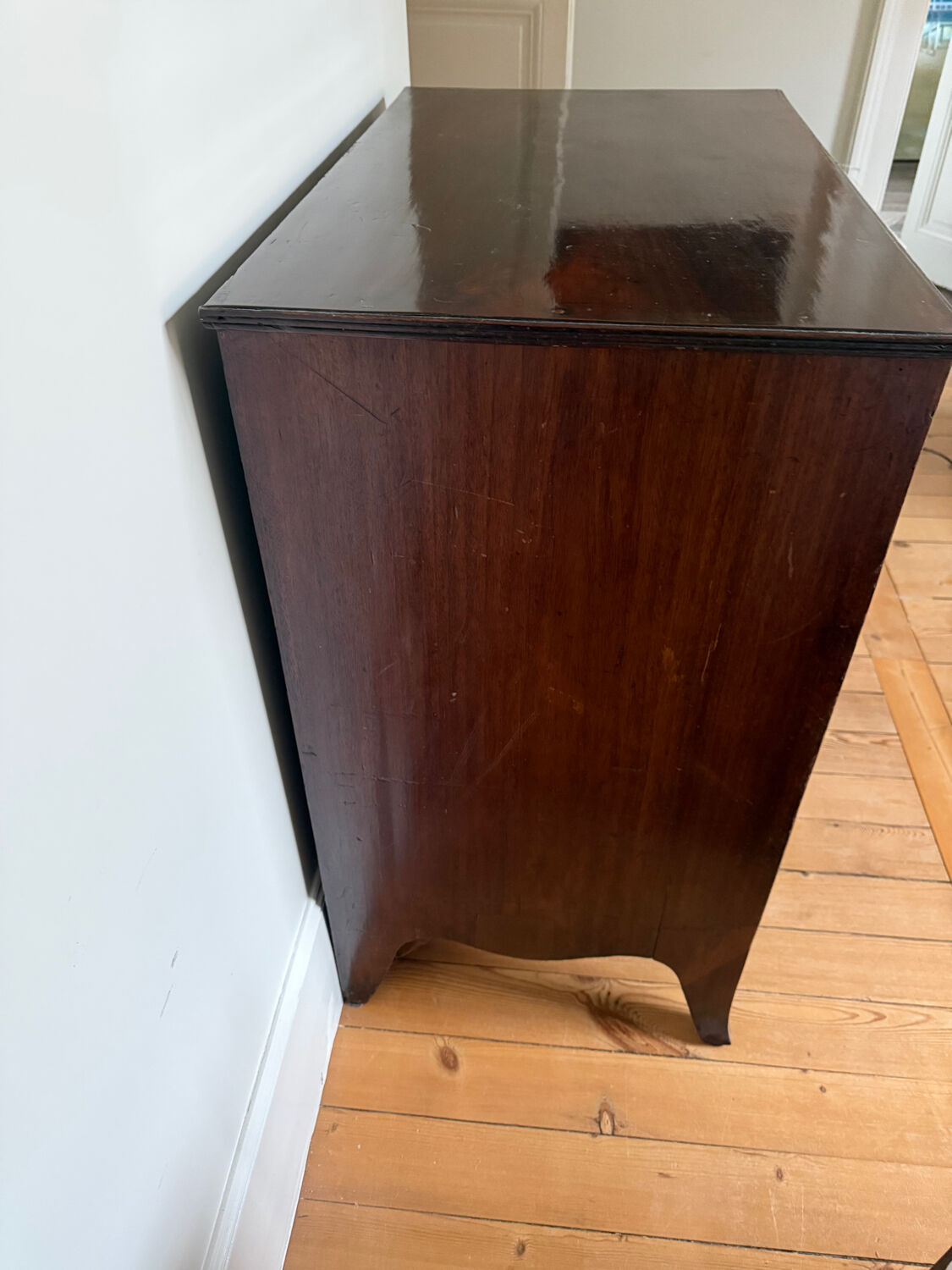 George III Commode in Flamed Mahogany - Hepplewhite Style, circa 1800