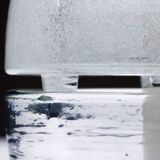 Lampe de table design italien en verre massif épais de 1960