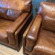 Ensemble de deux fauteuils en cuir de buffle.