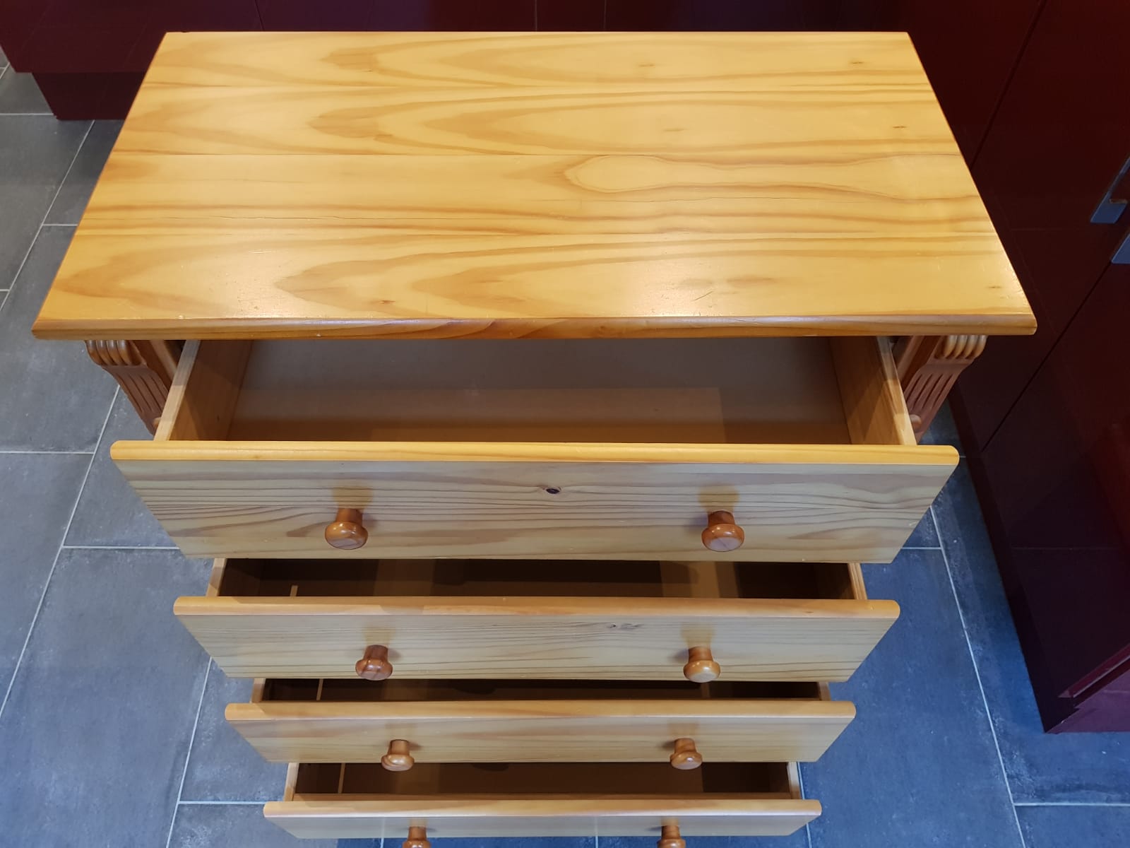 Pine chest of drawers