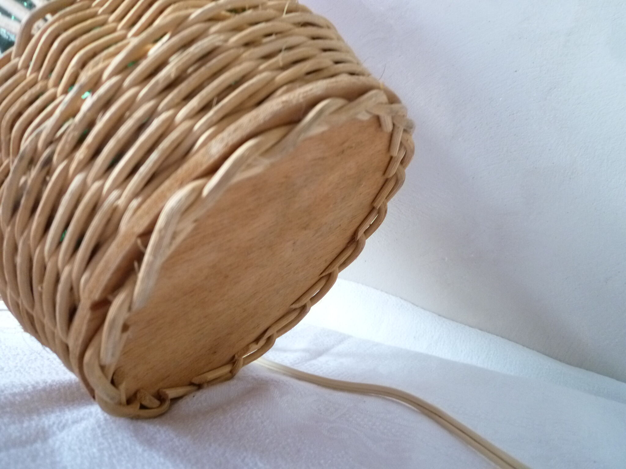 Lamp in glass and woven rattan
