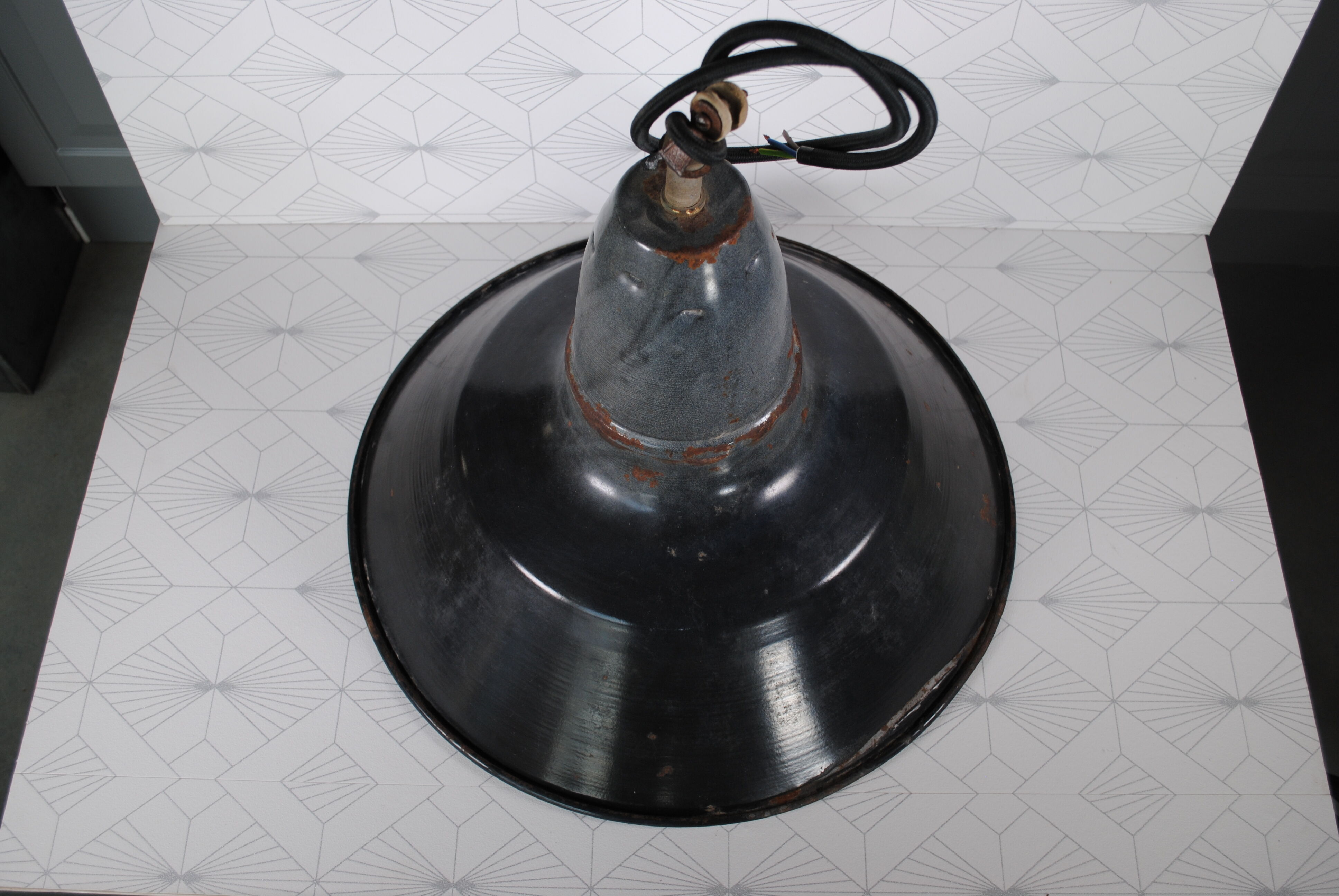 Enamelled industrial hanging