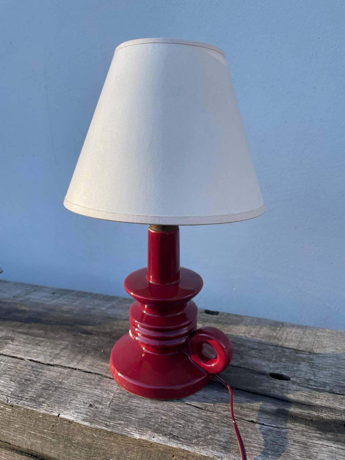Burgundy ceramic lamp