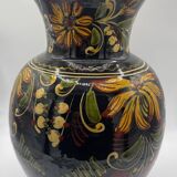 Black vase M/V floral patterns
