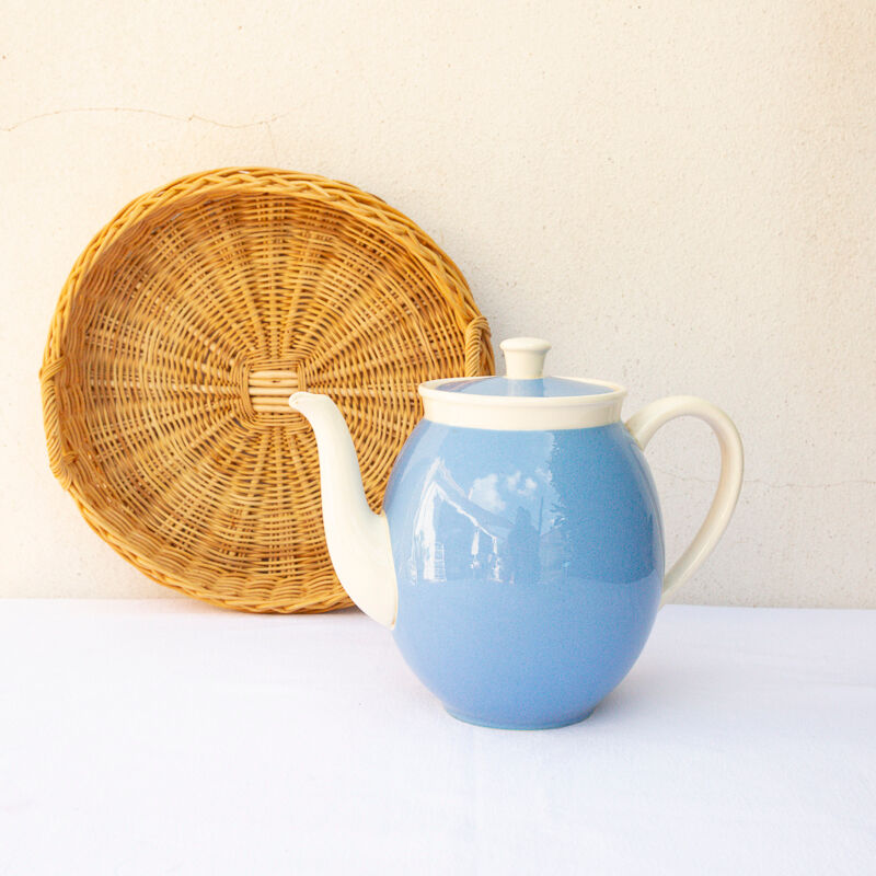 Villeroy blue teapot and Boch model Orléans