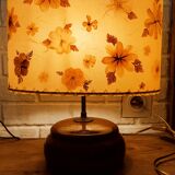 Table lamp with natural flowers