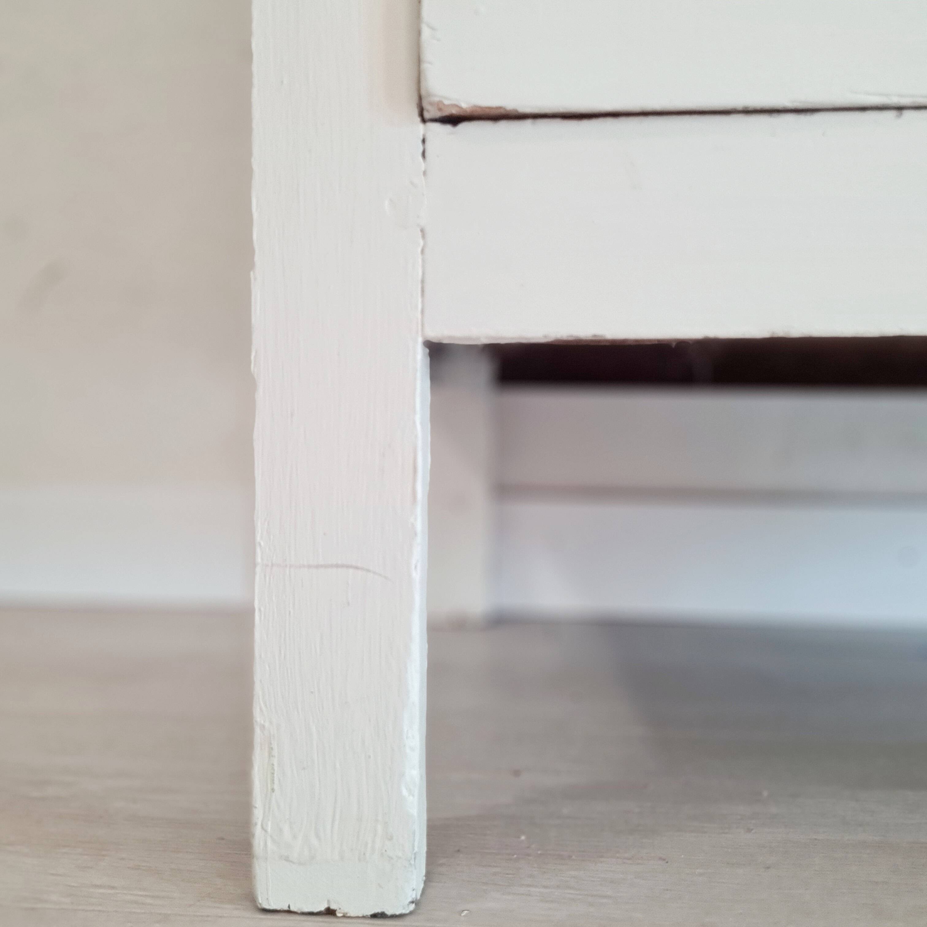 Old white wooden chest of drawers