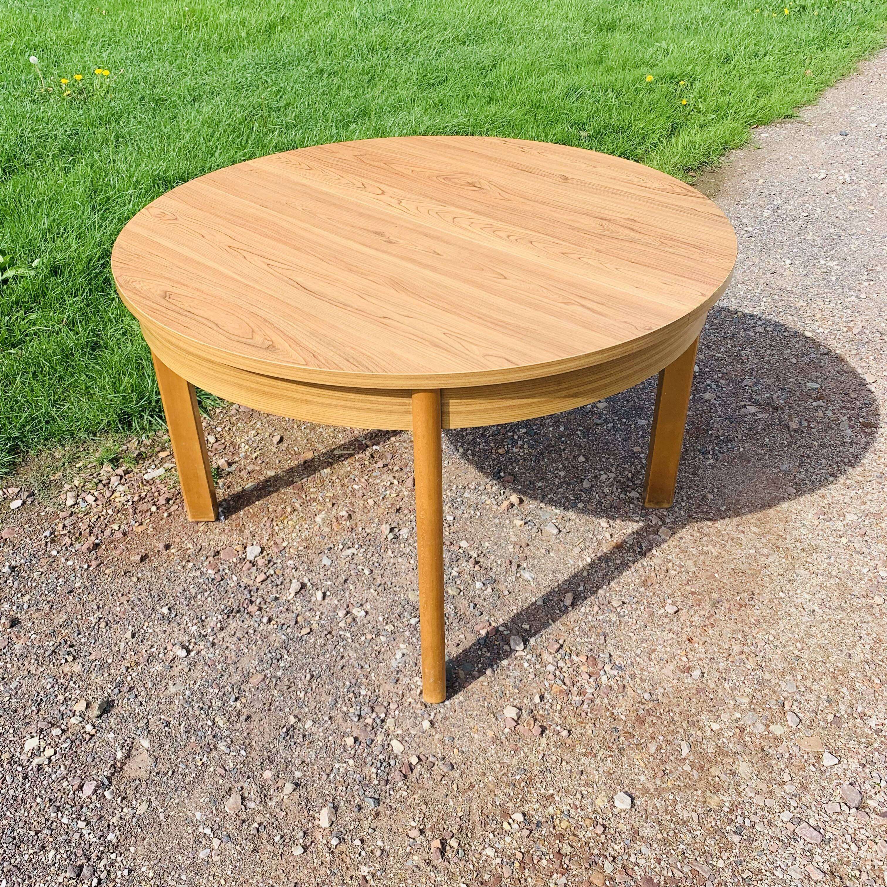 Expandable Roundtable