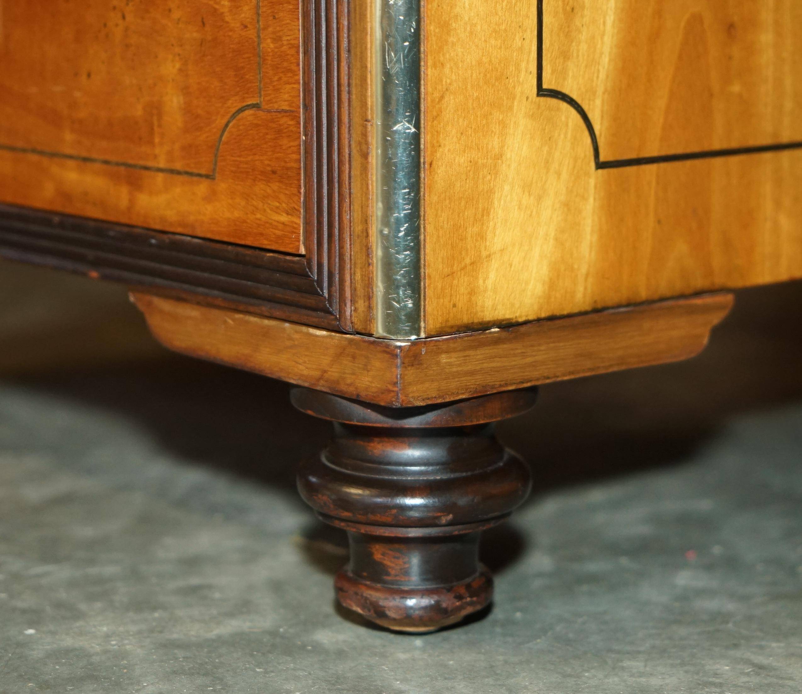 Partner desk with extra large double-sided base