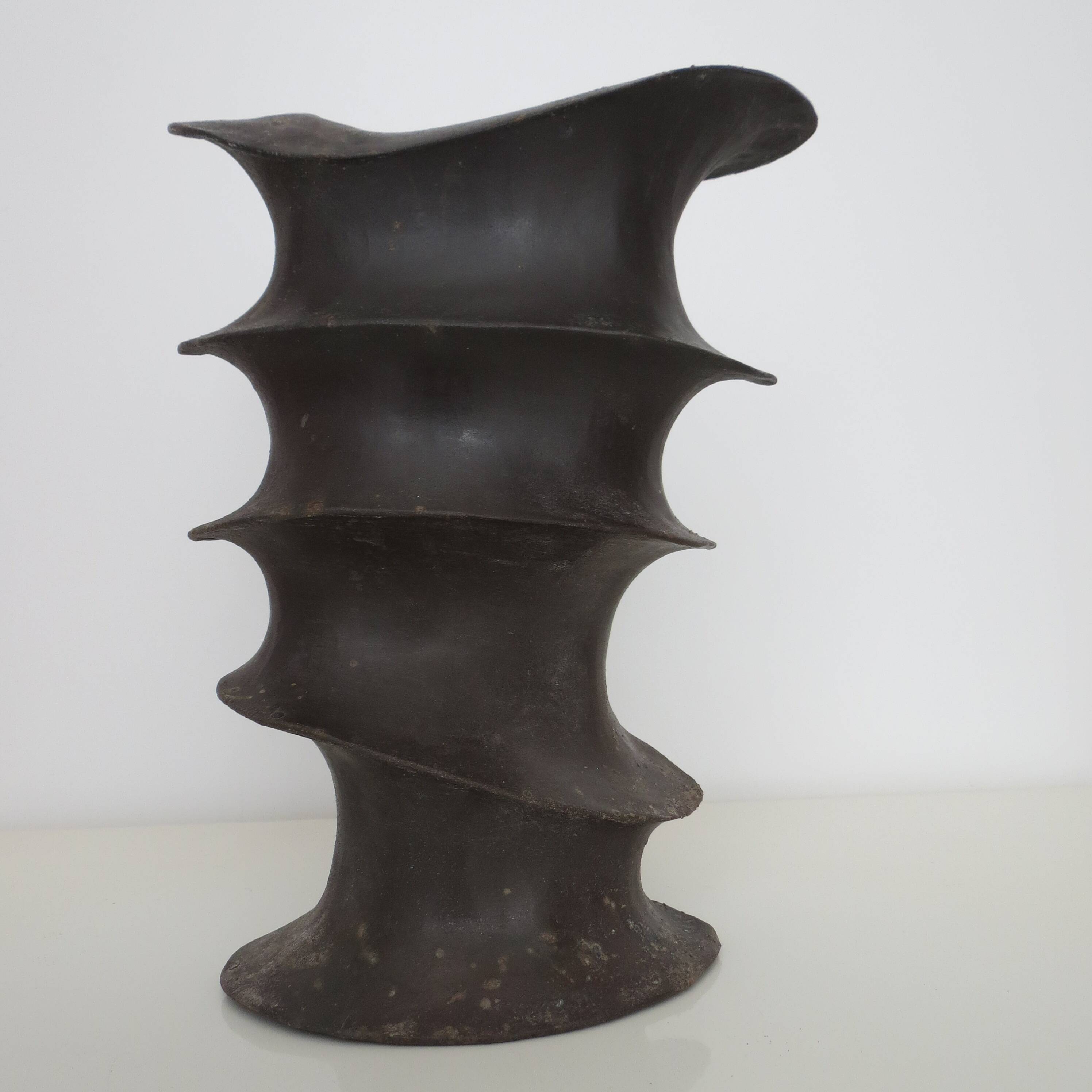 Vase sculptural de forme libre des années 1970