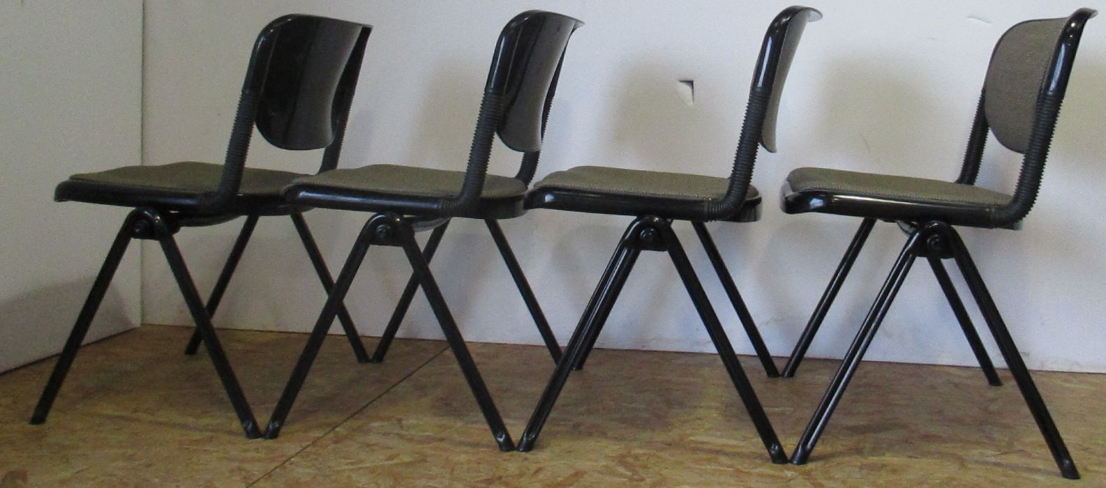 4 chaises Vertebra noires