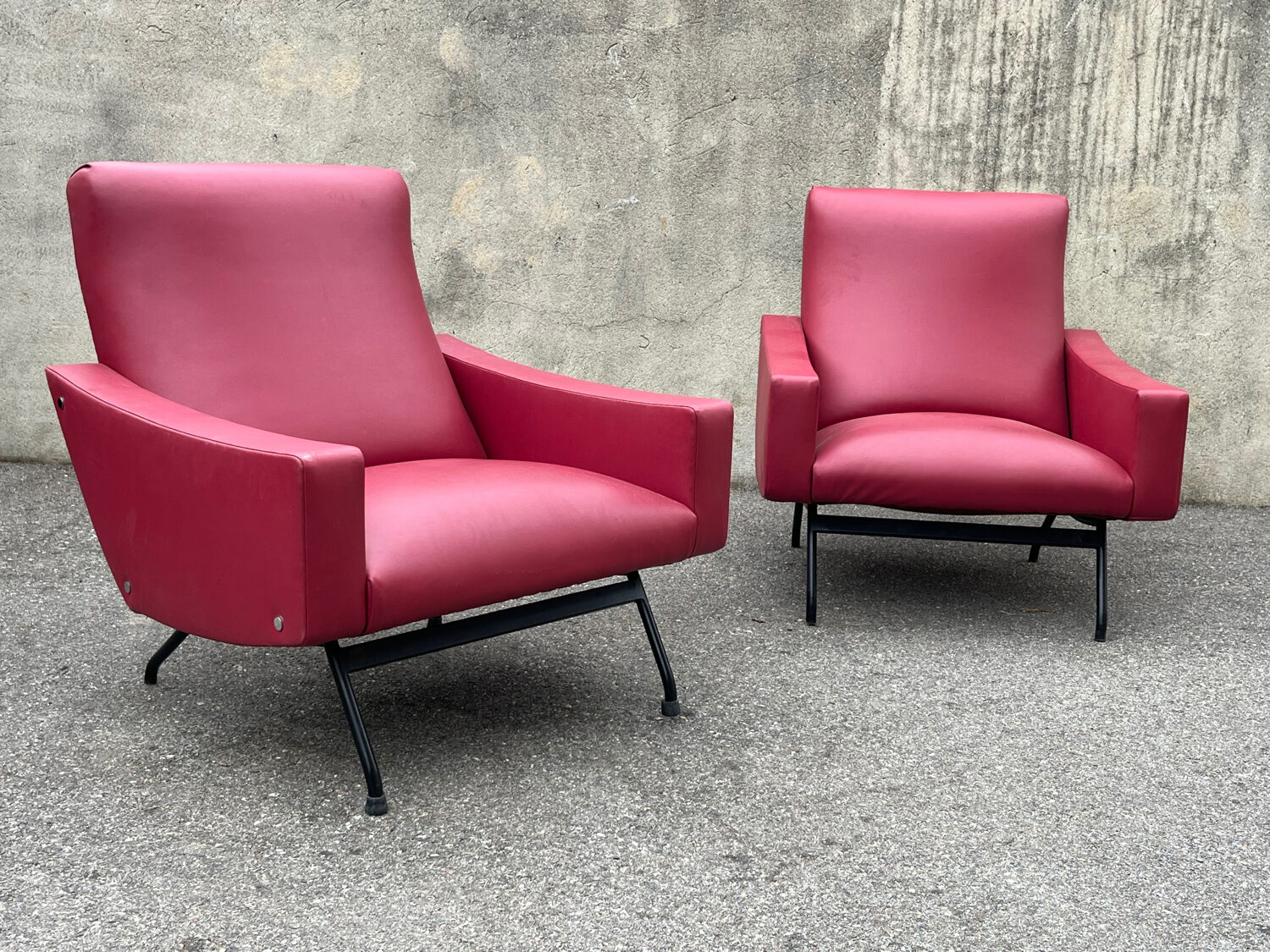 Pair of Gilbert Steiner design armchairs, Galion model, published by Steiner