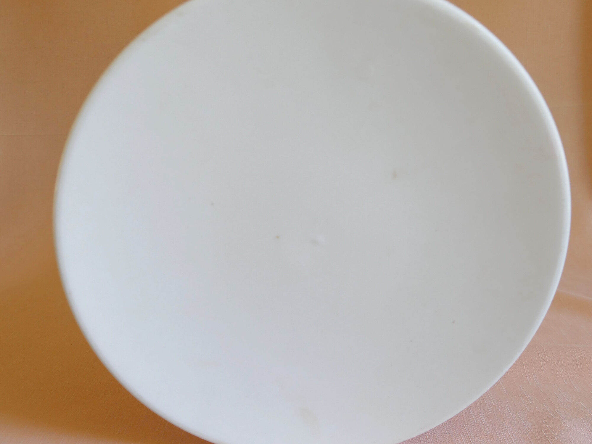 Vintage white plastic stool imitation Tam Tam from the space age of the 70s