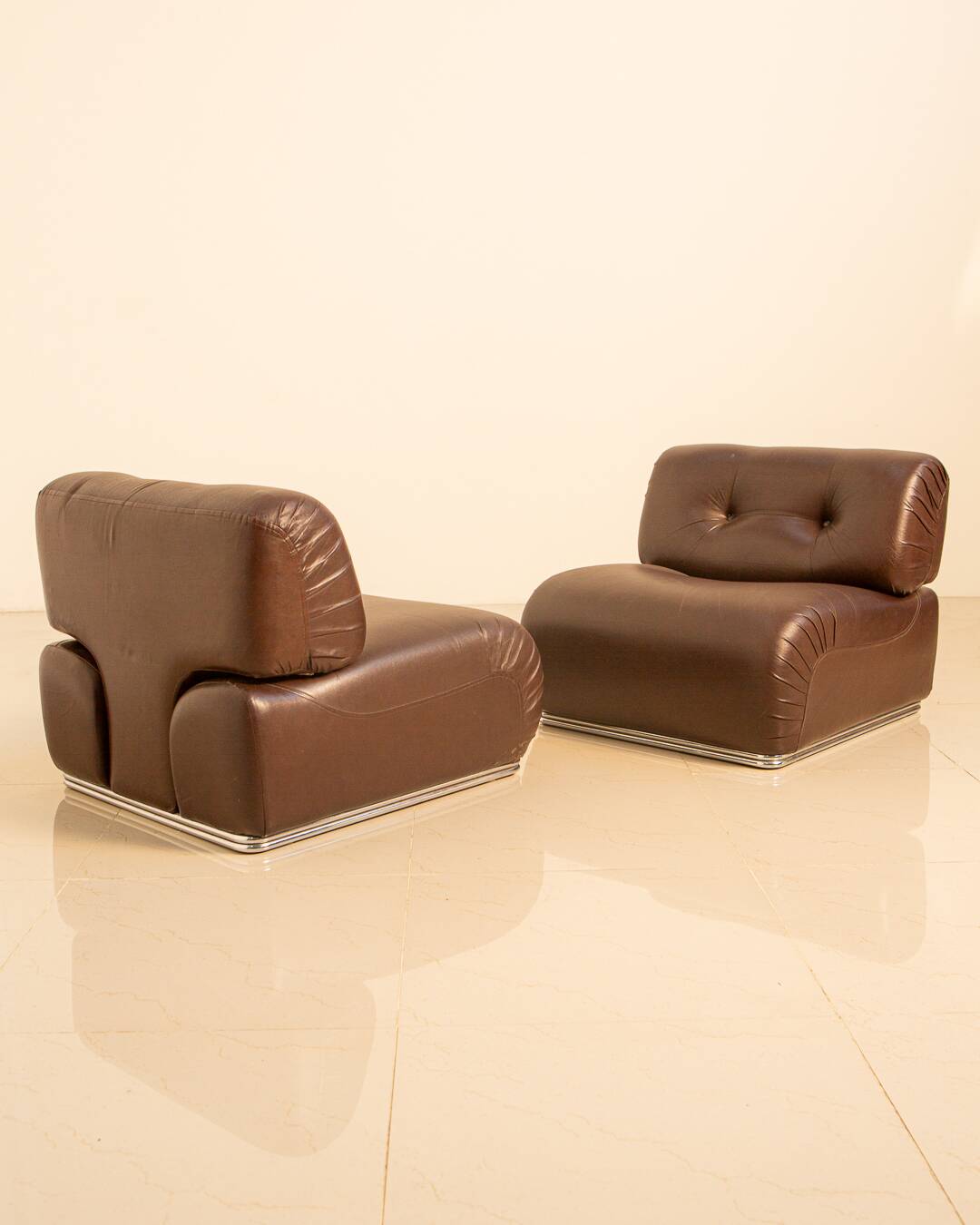 Pair of brown leather low chairs by Europoltrona 70's