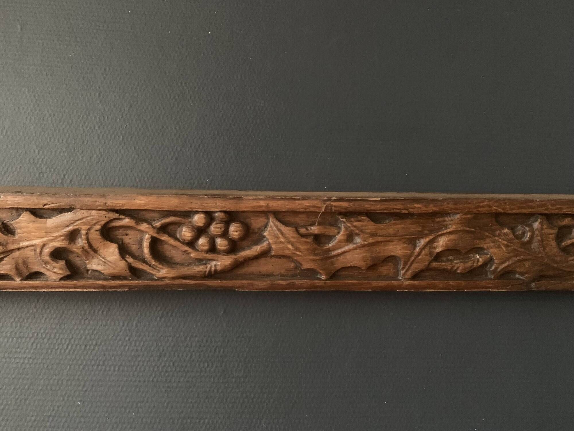 Haute époque wall frieze in carved walnut wood, 16th century