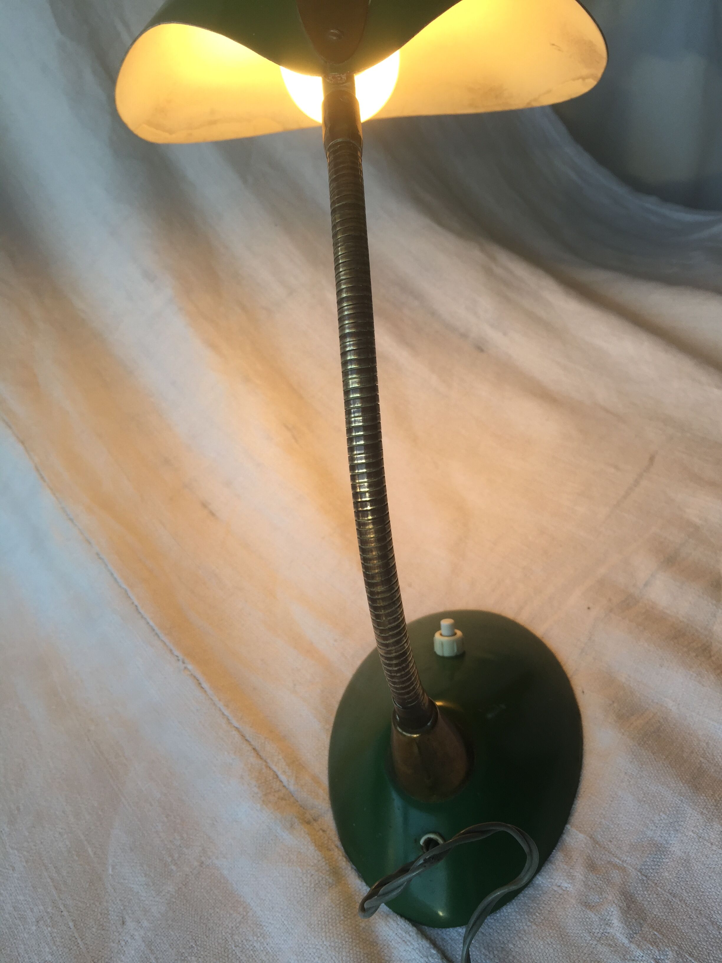 Lampe de bureau, vintage 1950, flexible, métal émaillé  vert