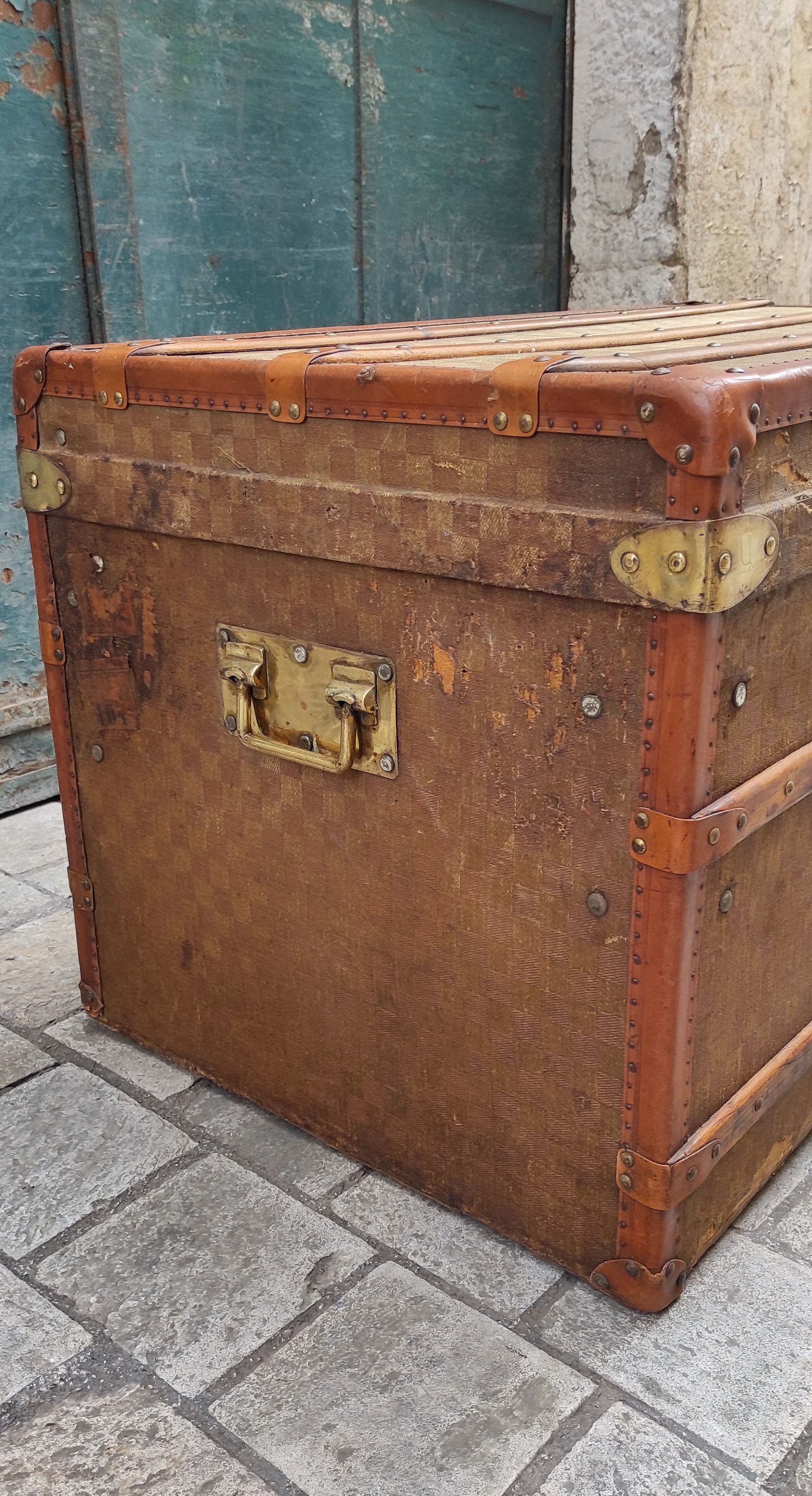 Checkerboard canvas travel trunk