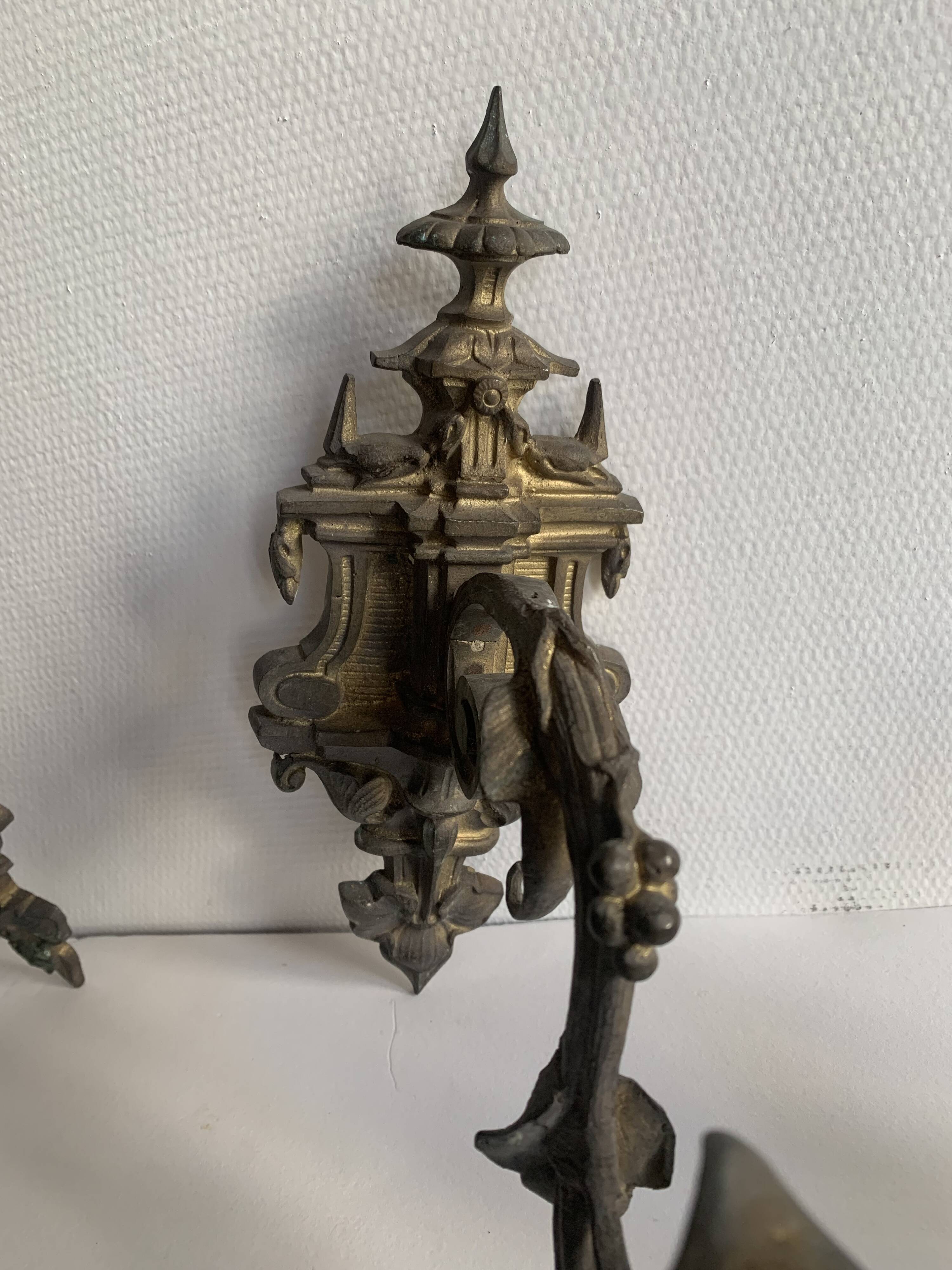 Antique patinated bronze wall sconce – 4 light arms, 19th century