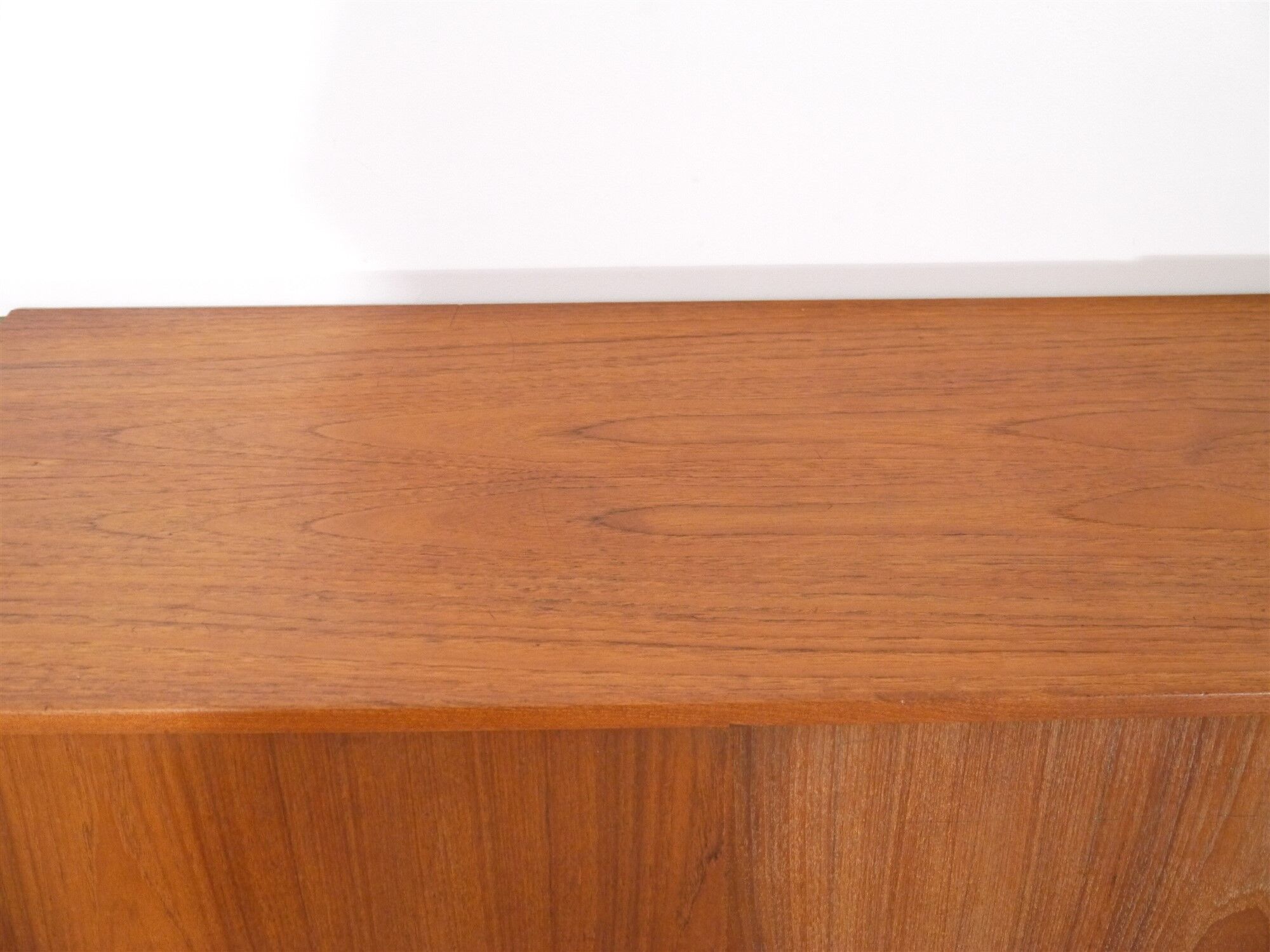 Enfilade suspendue vintage Danemark 1960