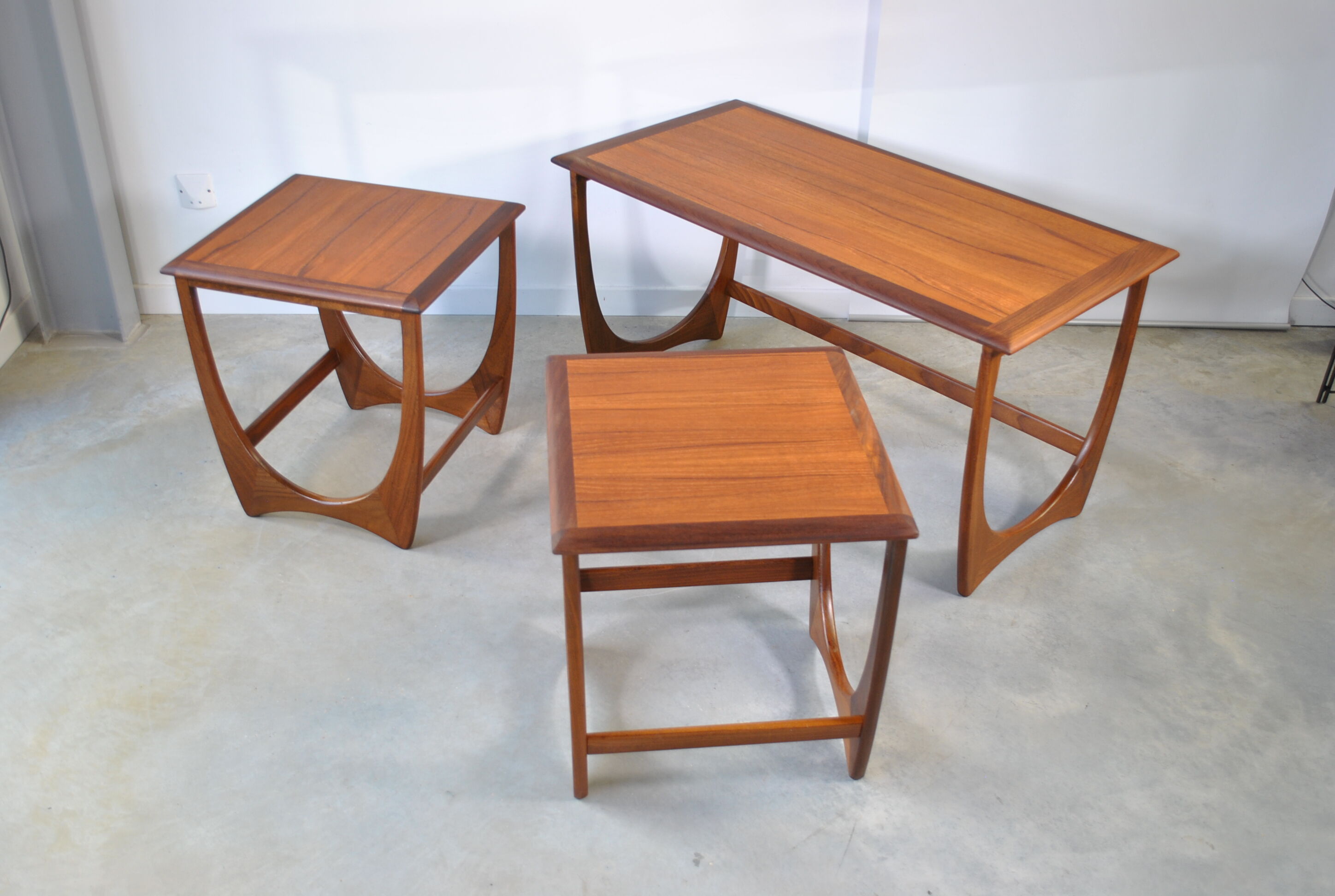 Large pull-out table G-plan 1950