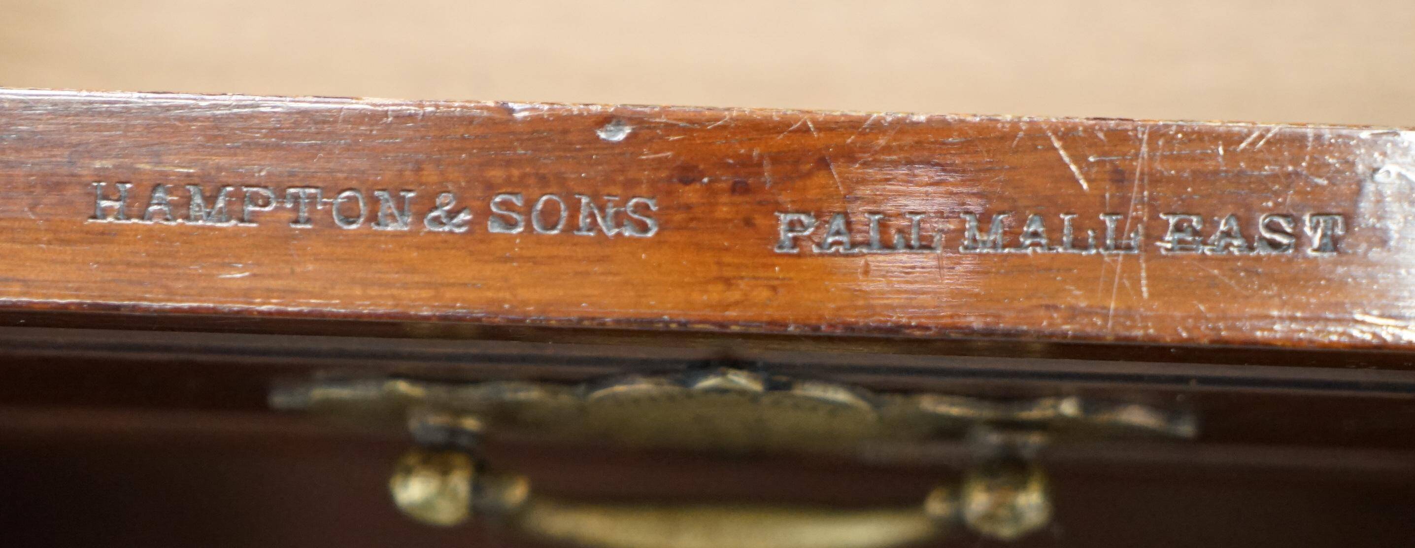 Rare bureau partenaires double caisson Hampton & Son Pall Mall bois dur