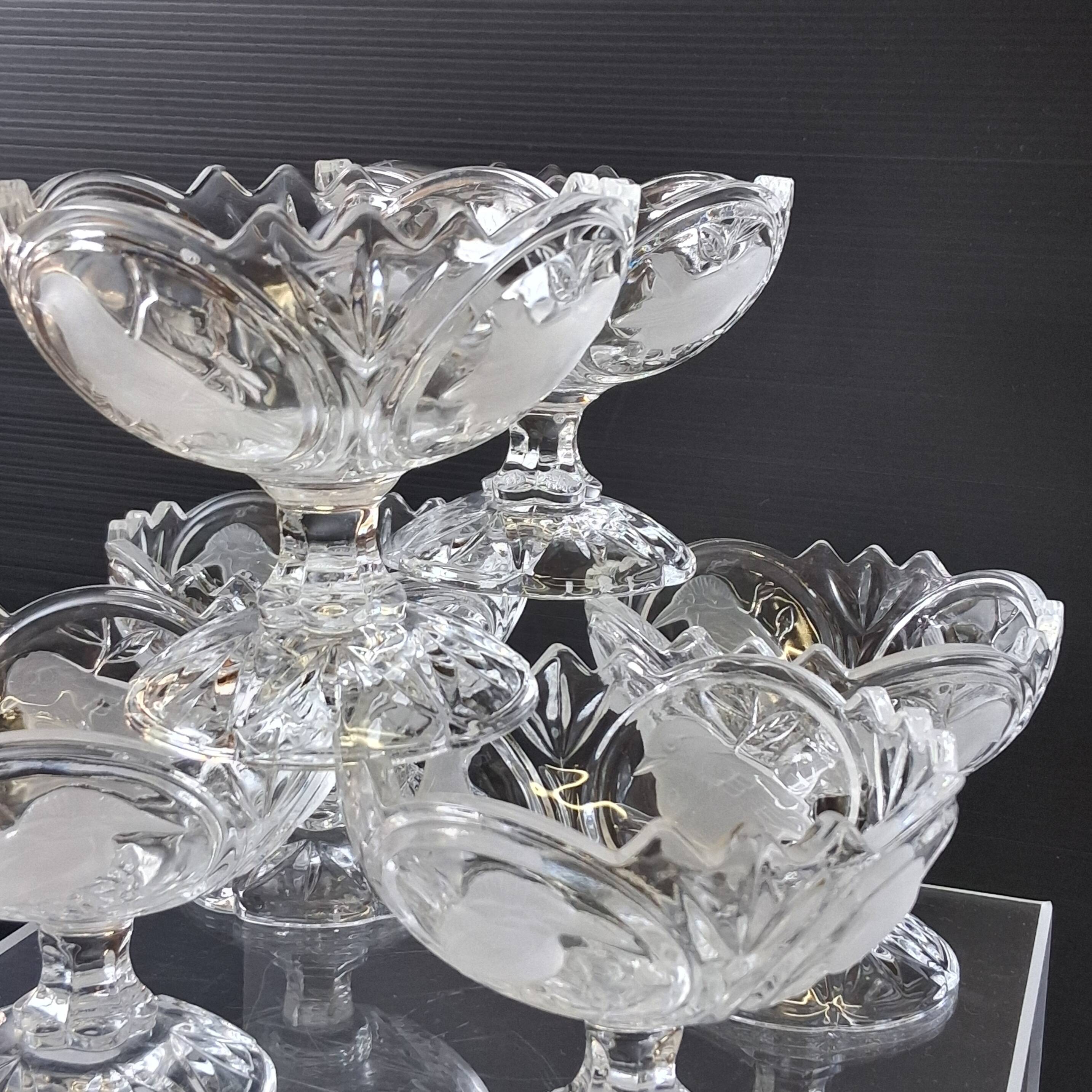 6 glass ice cream bowls in very good condition