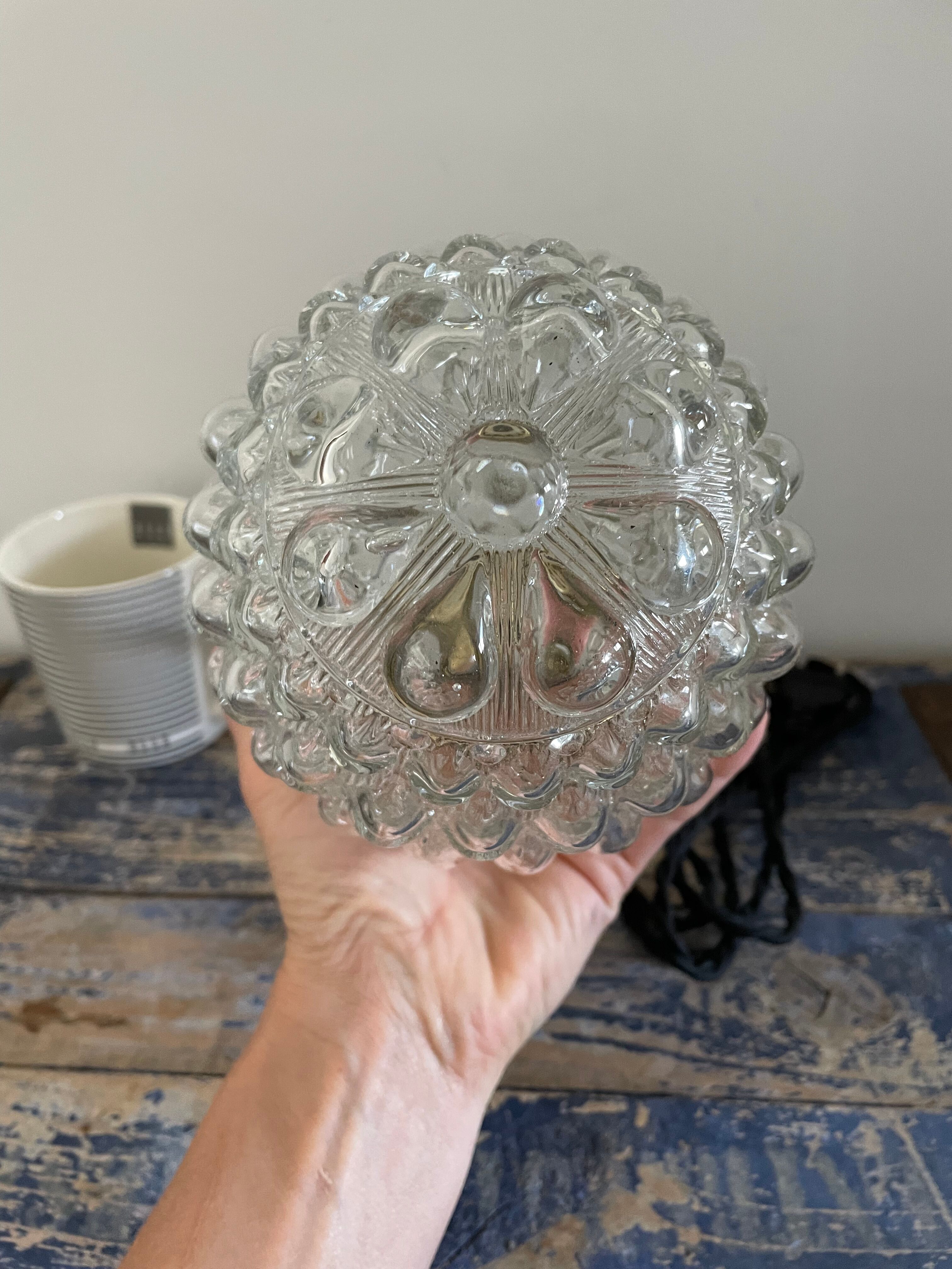 Lampe baladeuse globe en verre ciselé électrifiée à neuf