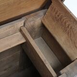Commode / table d'appoint en chêne sculpté hollandais du milieu du XVIIIe siècle