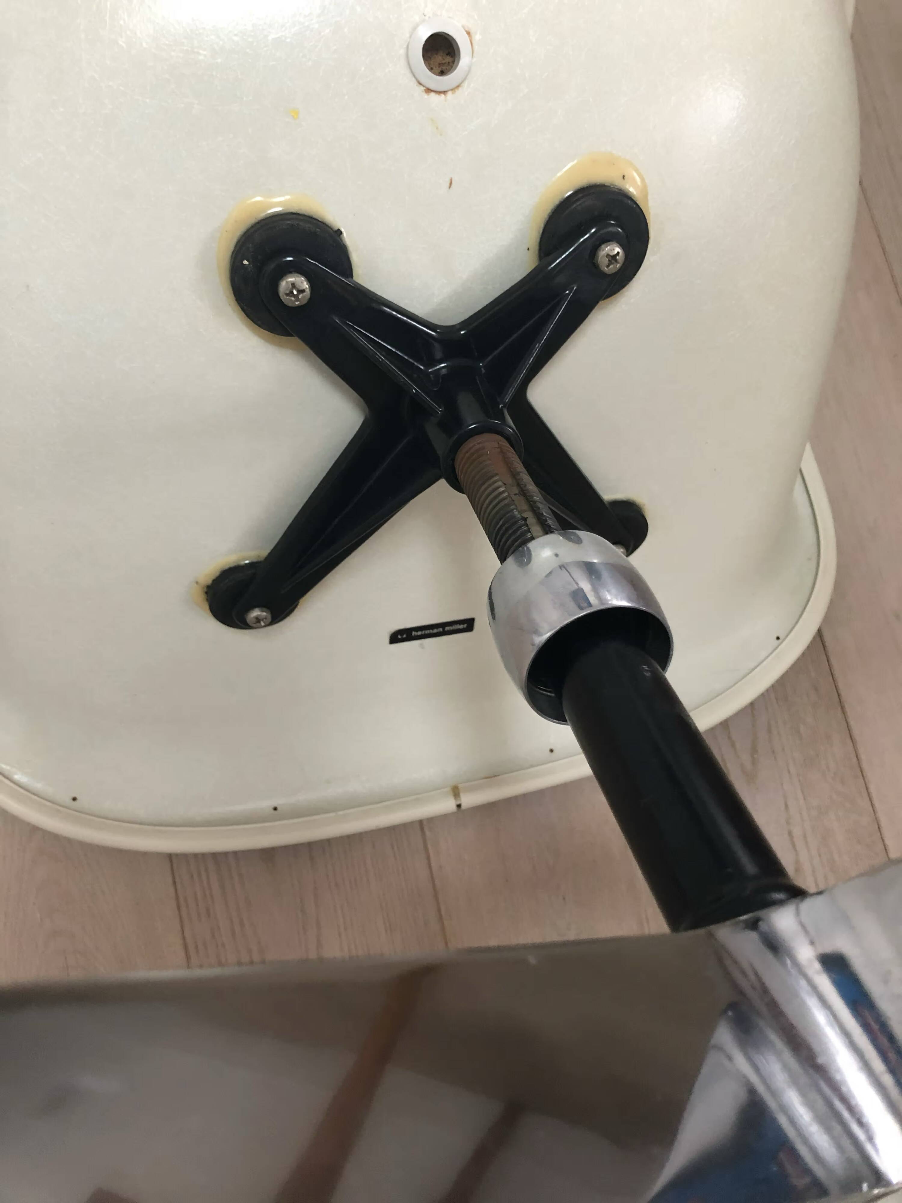 Vintage armchair by Charles and Ray Eames for Herman Miller, 1970