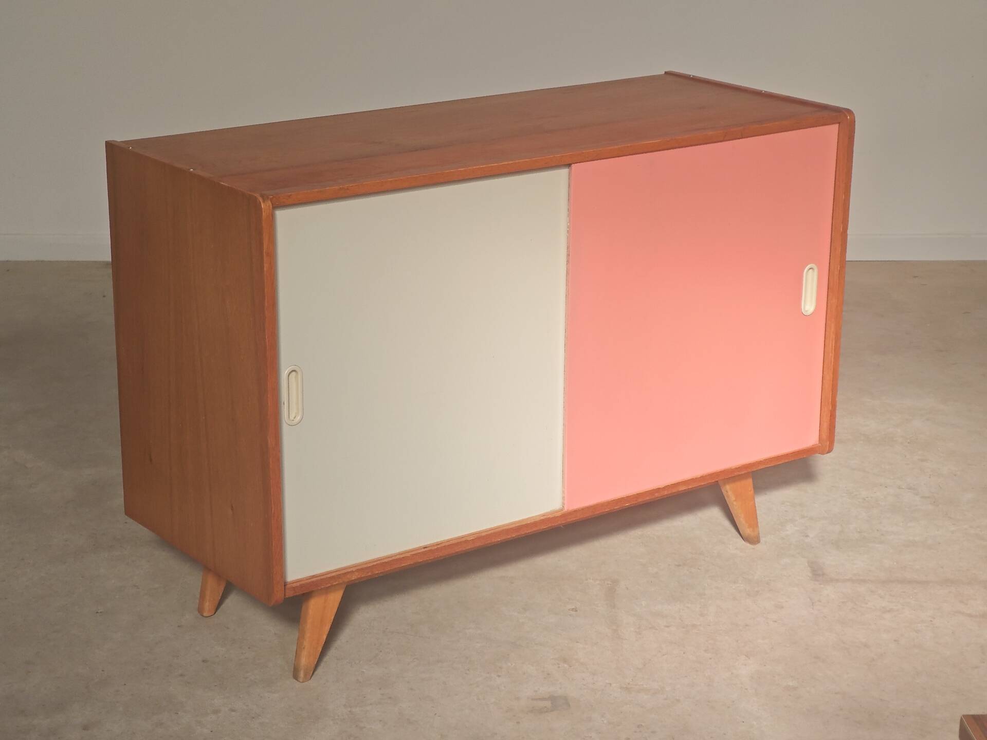Buffet U452 pink and white by Jiri Jiroutek for Interier Praha