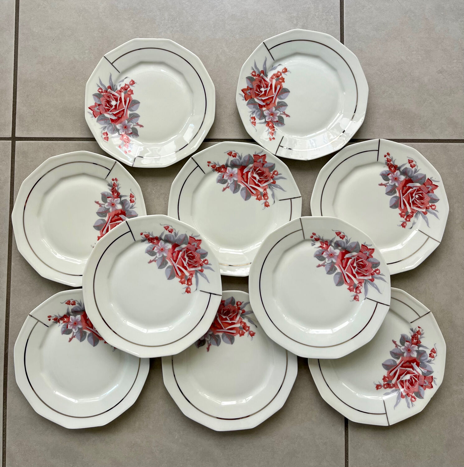 Set of 10 Art Deco porcelain dessert plates