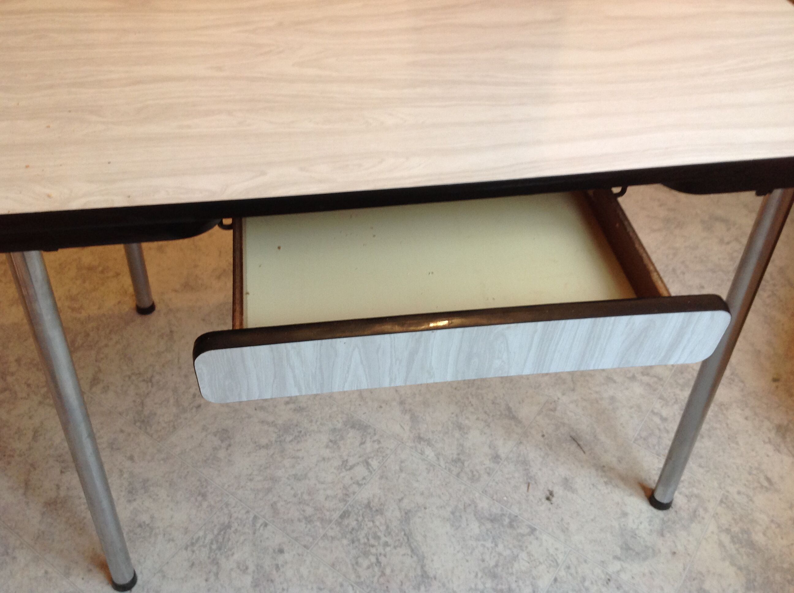 Table in grey formica and chrome feet / vintage 60s-70s