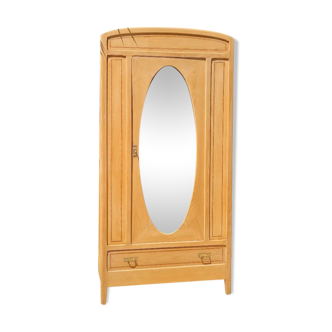 Armoire parisienne rénovée