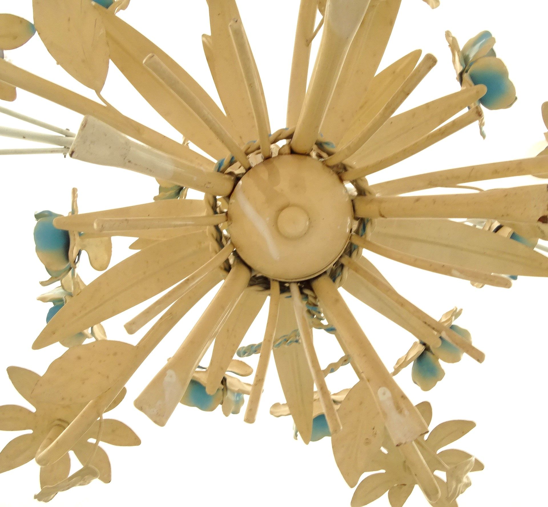 Vintage chandelier bouquet of blue flowers 5 candles in painted sheet metal.